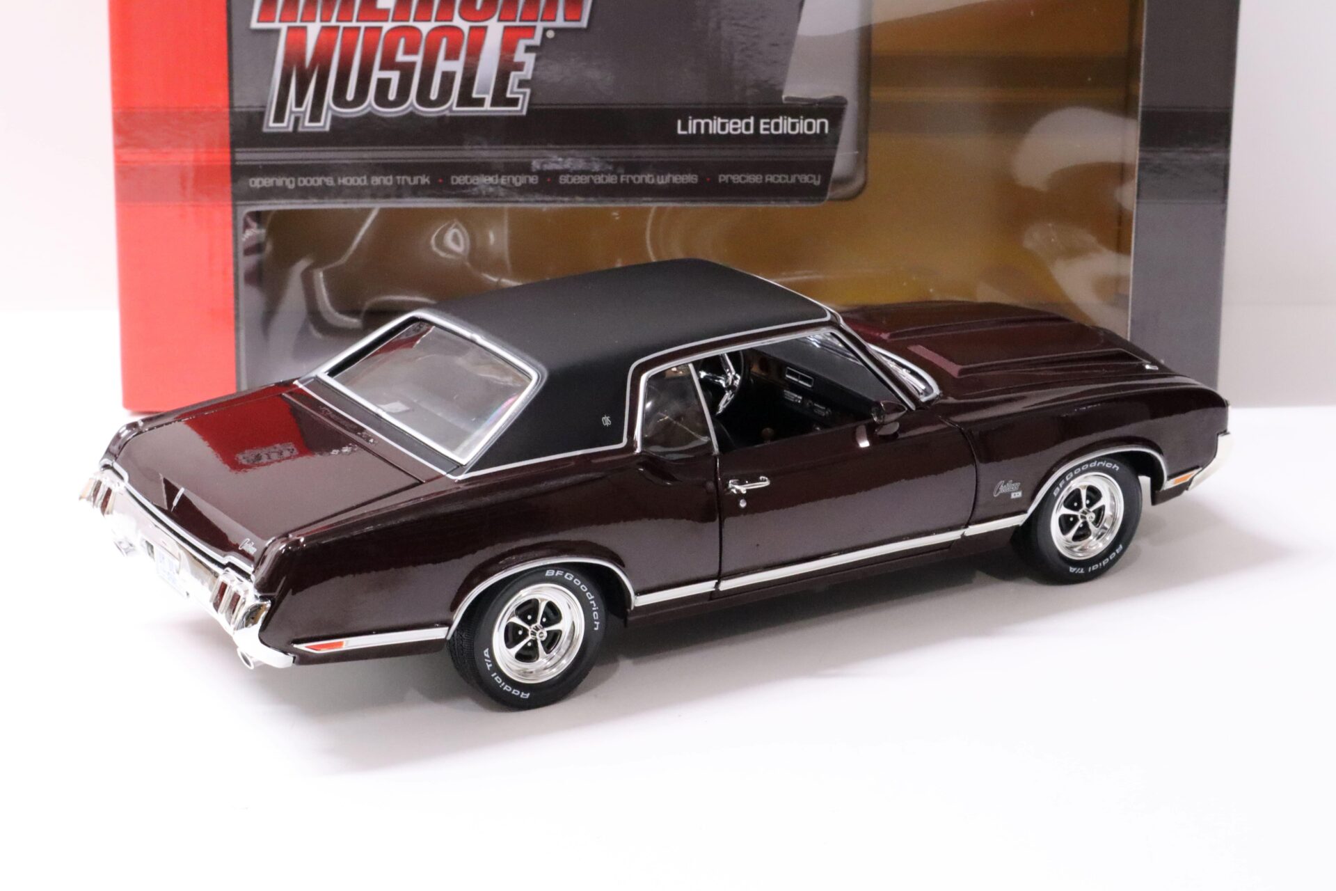 1:18 Auto World 1970 Oldsmobile Cutlass SX "Class of 1970" burgundy dark red