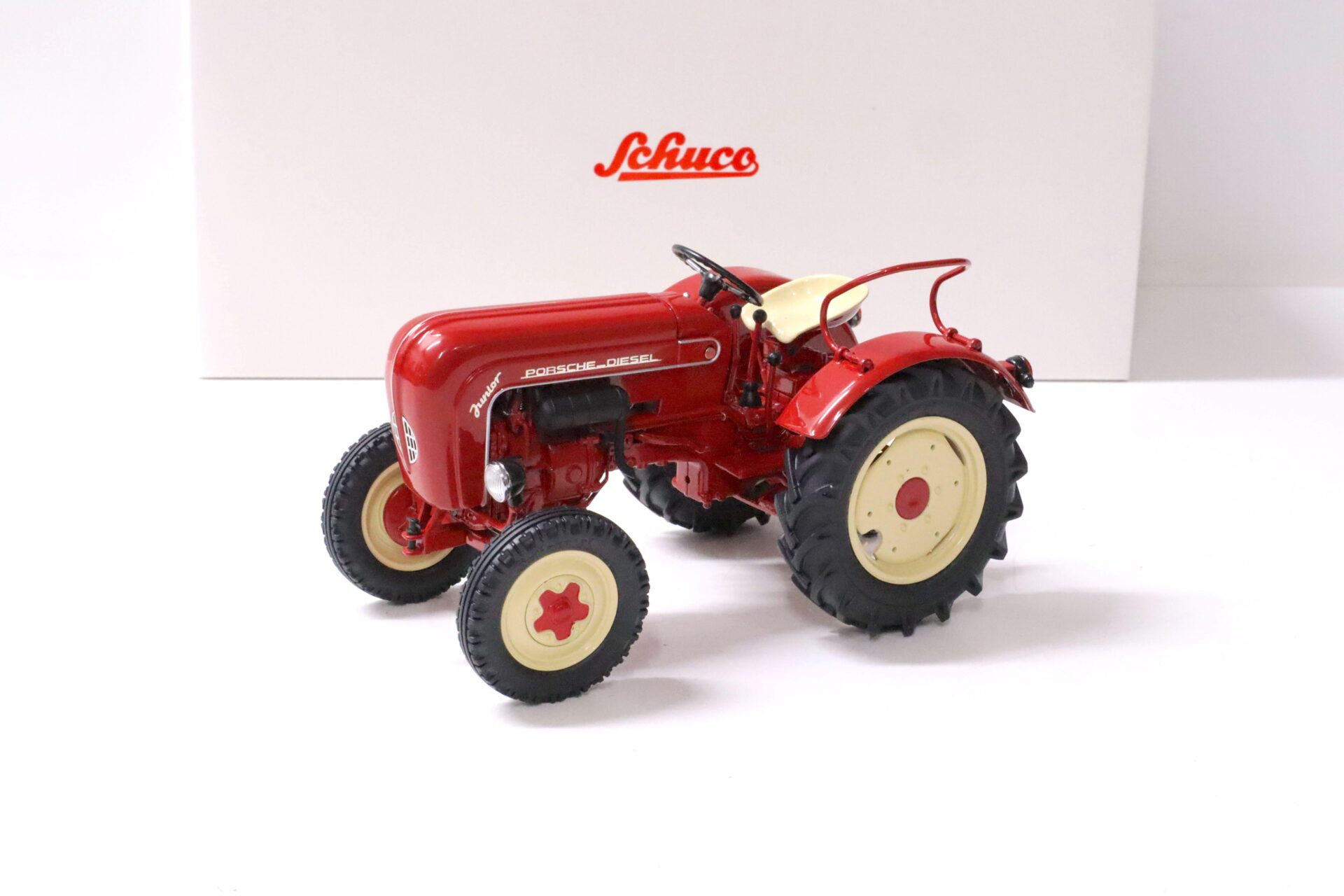 1:18 Schuco Porsche Junior Traktor "Porsche Diesel" red 450026700