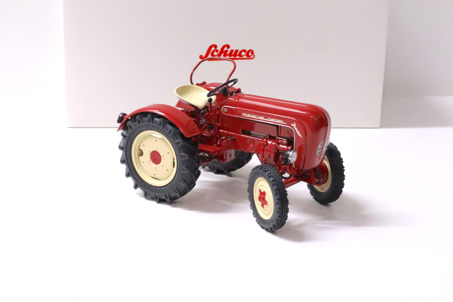 1:18 Schuco Porsche Junior Traktor "Porsche Diesel" red 450026700