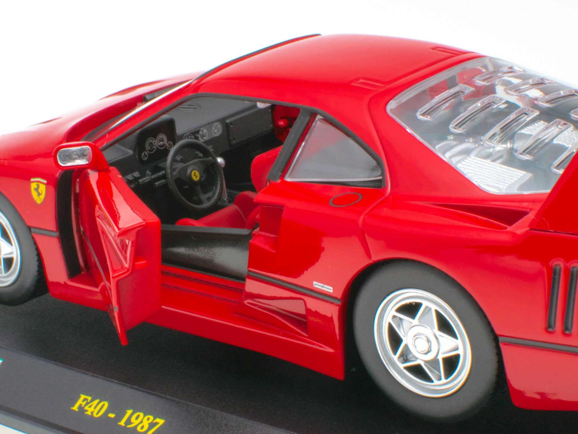 1:24 Hachette Bburago Ferrari Collection Ferrari F40 red 1987 with display