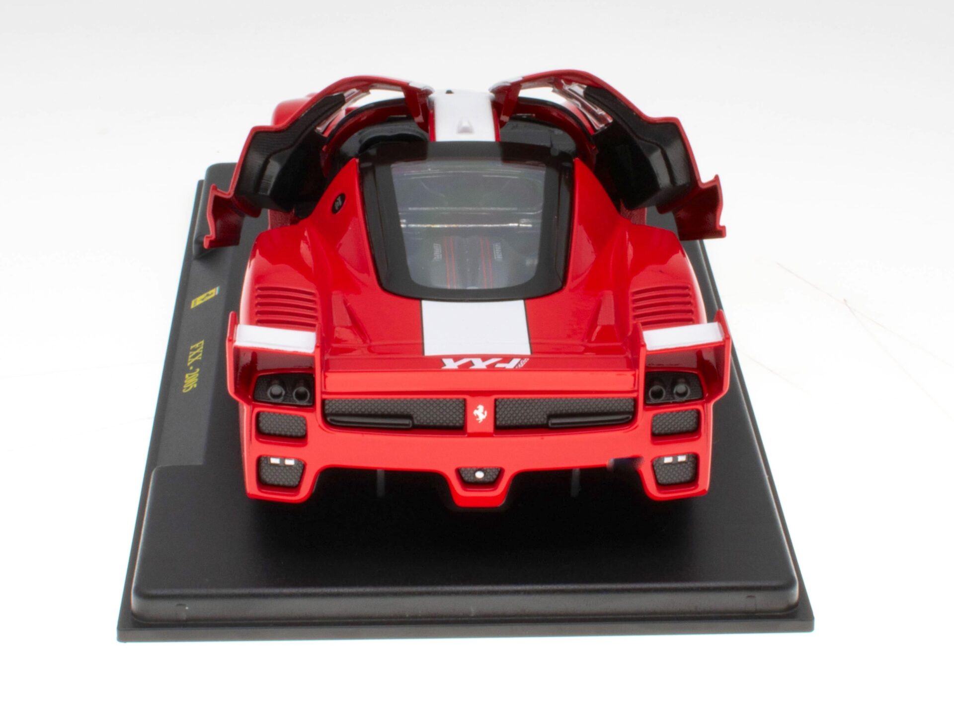 1:24 Hachette Bburago Ferrari Collection Ferrari FXX red/ white 2005 with display