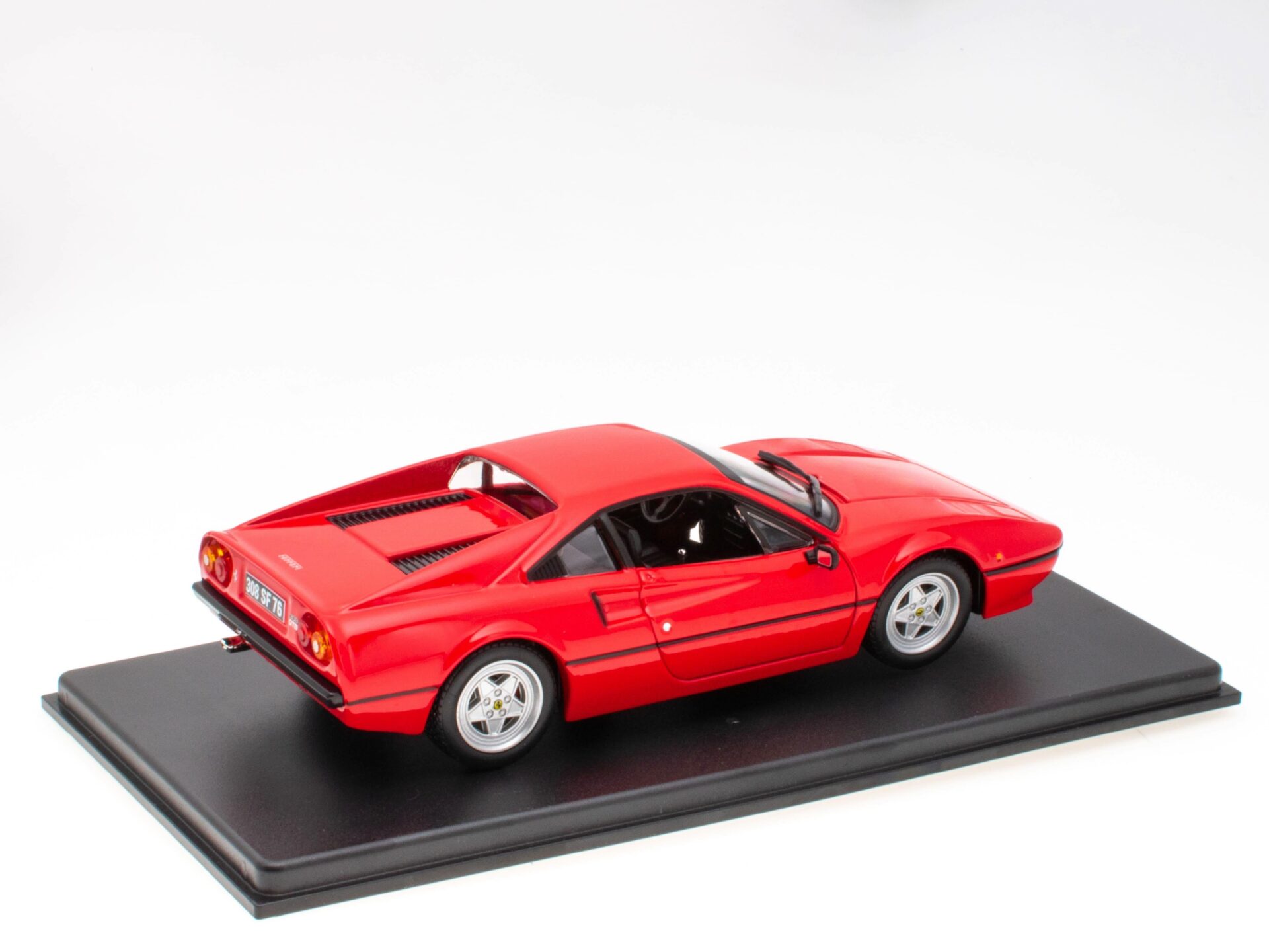 1:24 Hachette Bburago Ferrari Collection Ferrari 308 GTB Coupe red 1975 with display