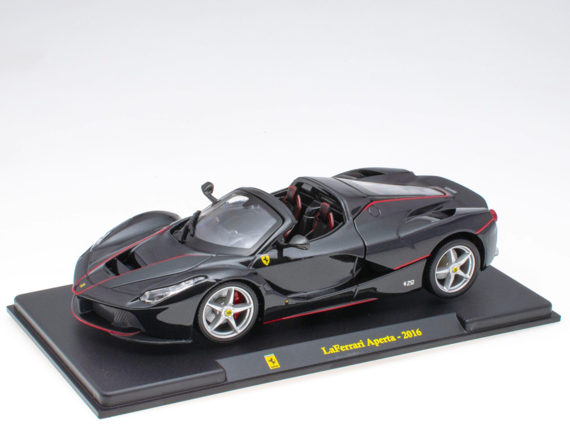 ID 63261 orig 1.jpg 1:24 Hachette Bburago Ferrari Collection Ferrari LaFerrari Aperta black 2016 with display