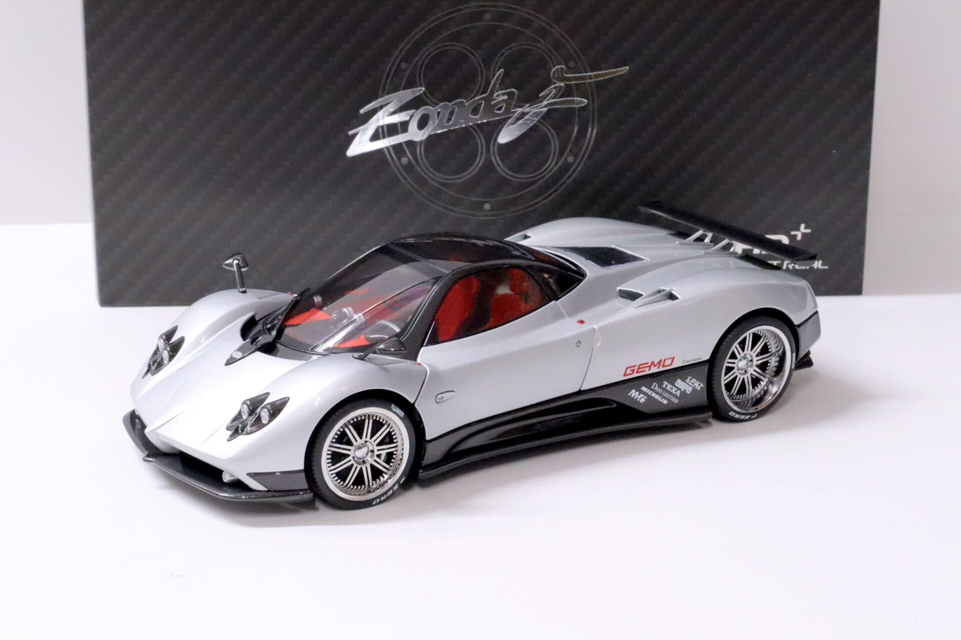 1:18 Almost Real Pagani Zonda F - 2005 Grigio Mercurio Die-Cast