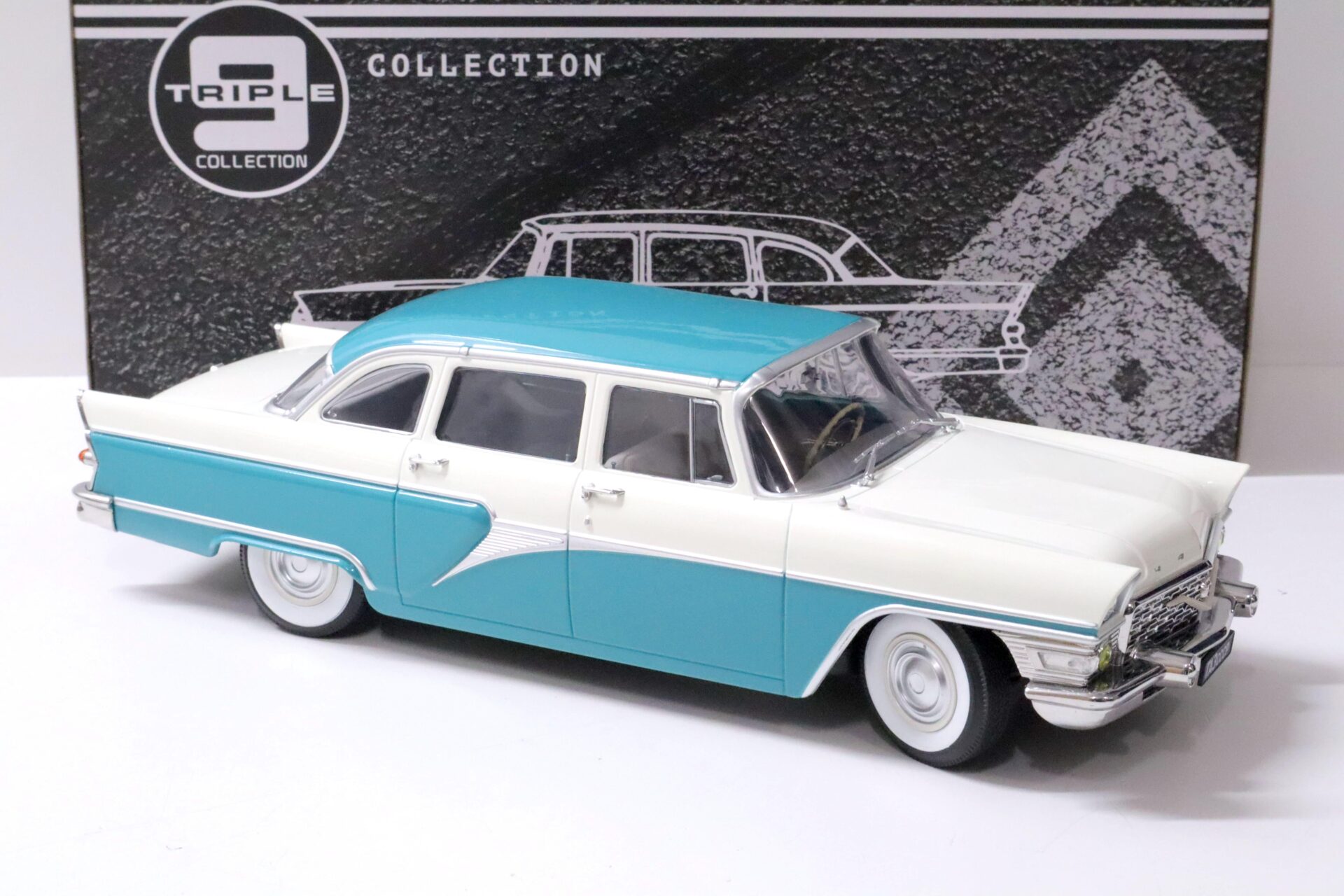 1:18 Triple9 1959 GAZ 13 Seagull Limousine turquoise/ white Die-Cast