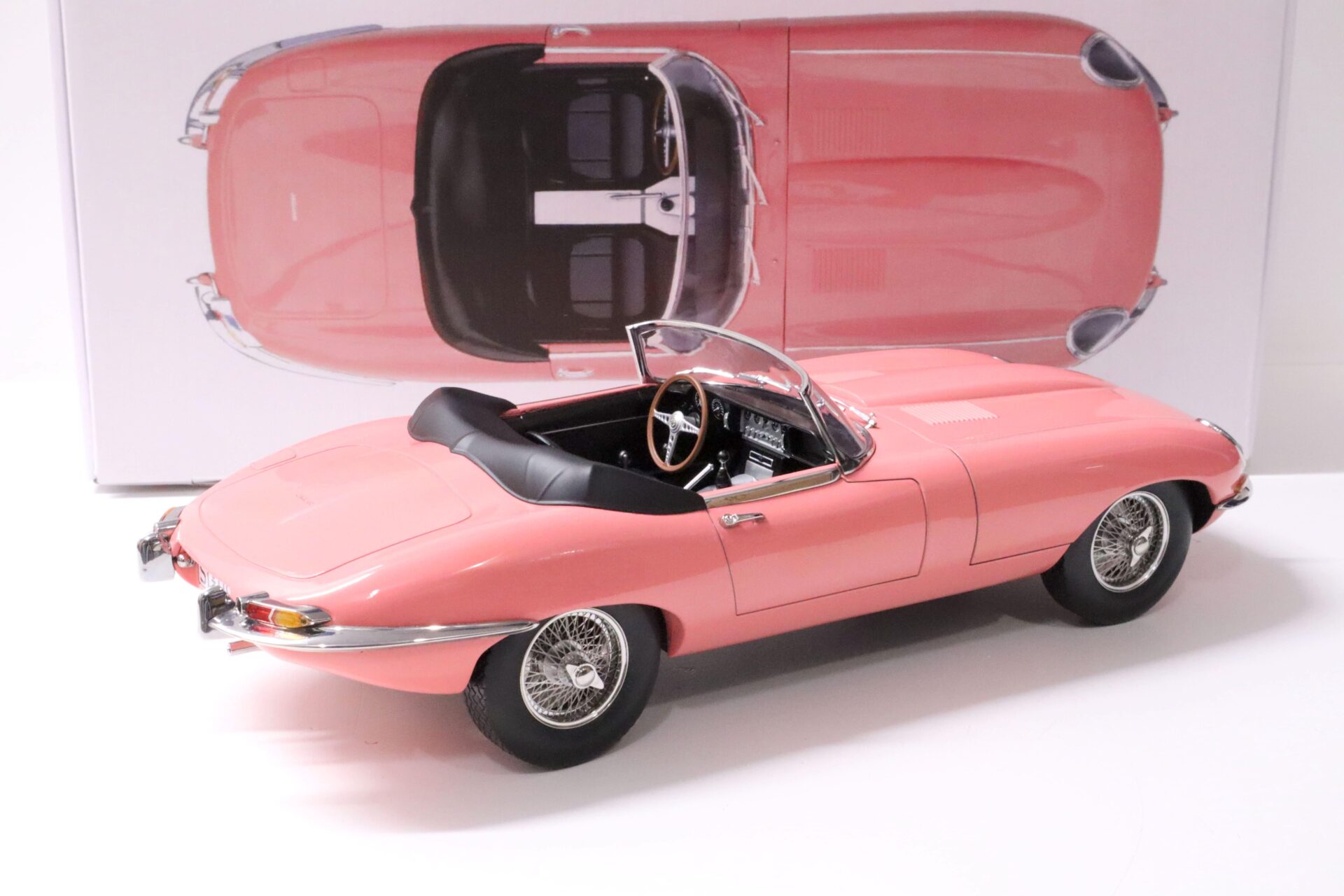 1:12 Norev Jaguar E-Type Cabriolet 1962 pink - Limited Edition 300 pcs.