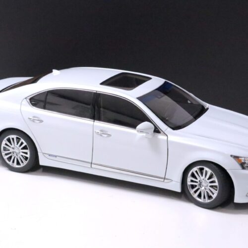 1:18 AUTOart Lexus LS600hL Limousine 2013 white pearl 78843