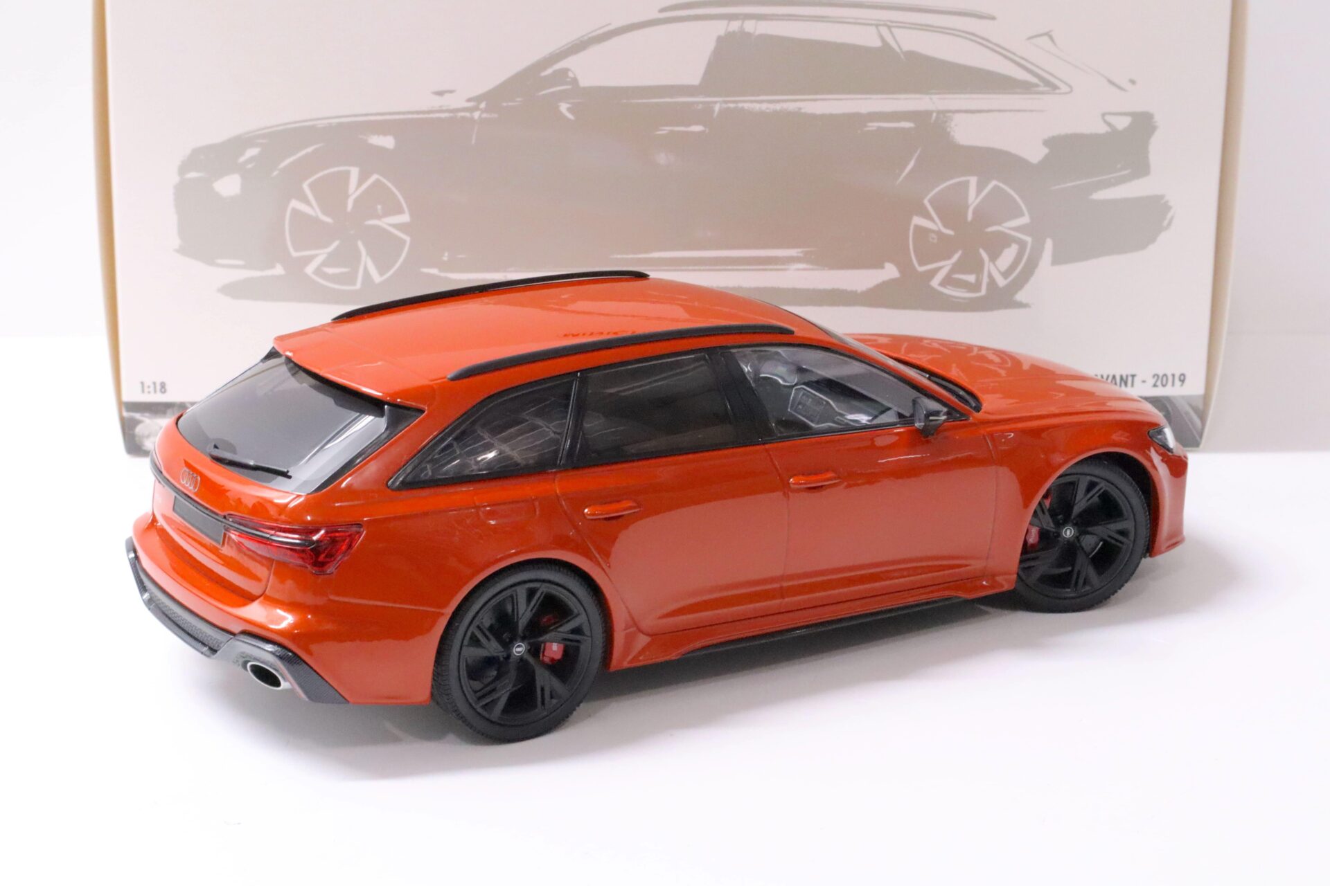 1:18 Minichamps Audi RS6 Avant (C8) 2019 orange metallic