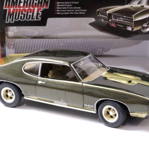 1:18 Auto World 1969 Pontiac GTO Royal Bobcat Edition green/ gold