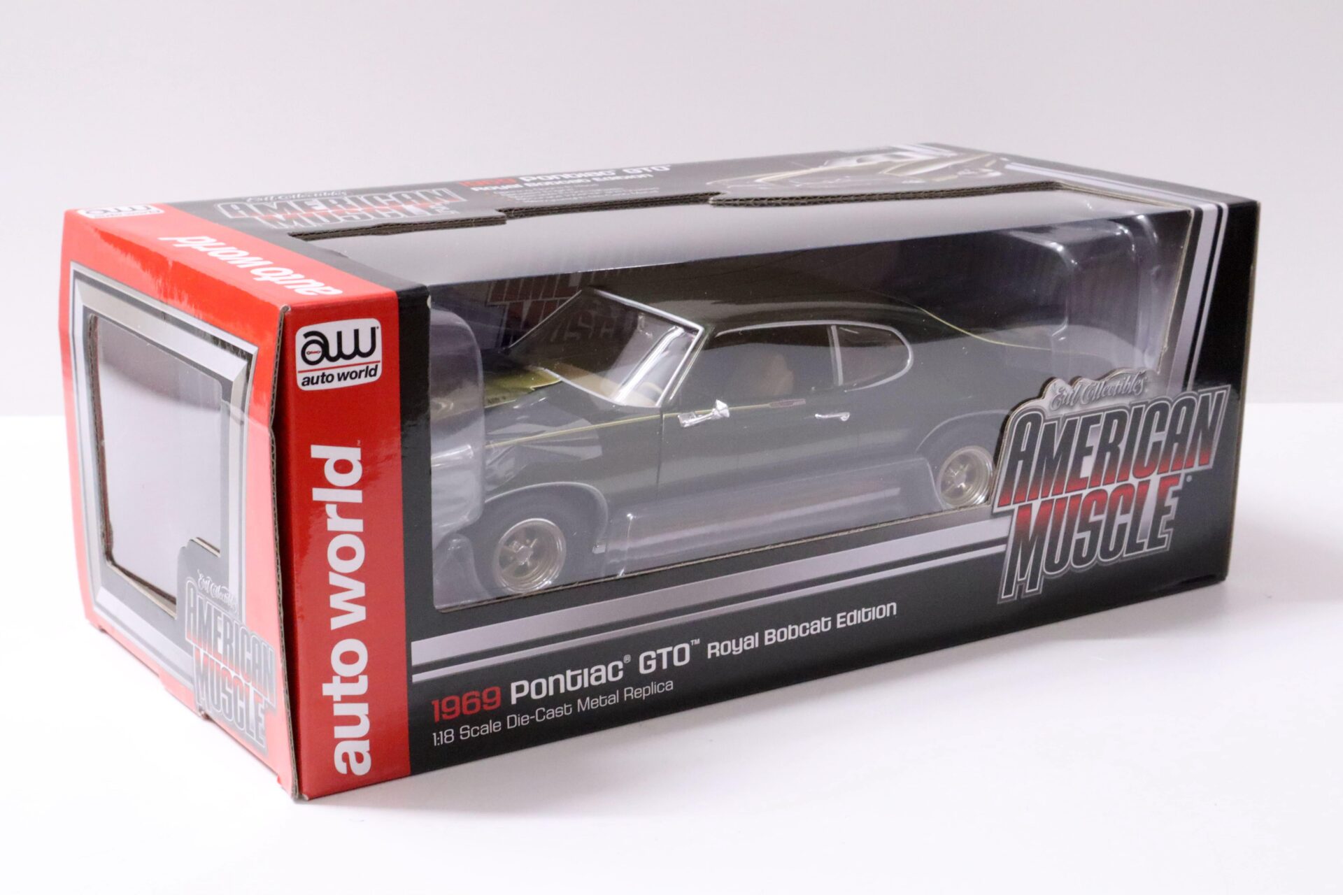 1:18 Auto World 1969 Pontiac GTO Royal Bobcat Edition green/ gold