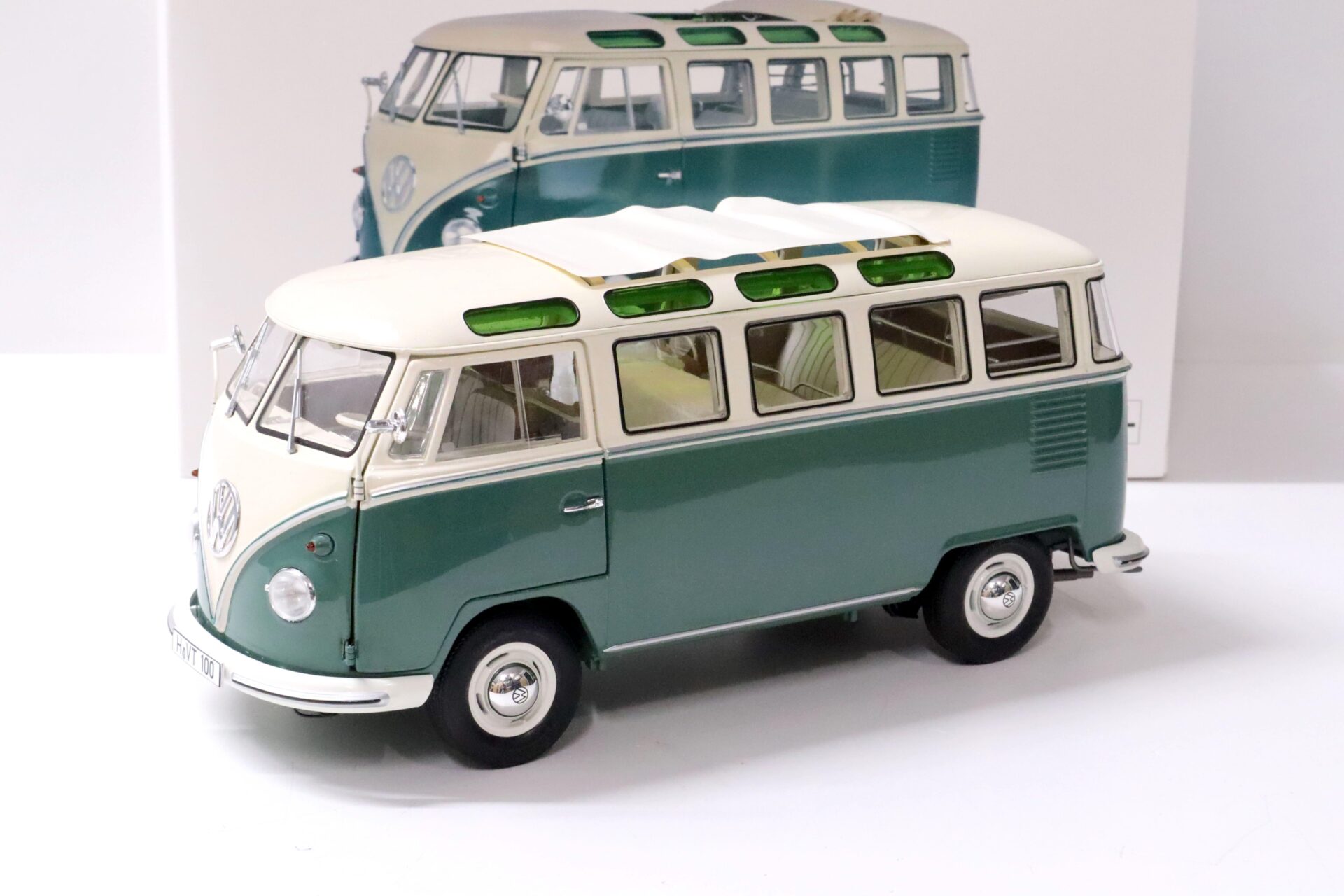 1:18 Schuco VW T1b Samba Bus Bulli green/ white Die-Cast 450037800
