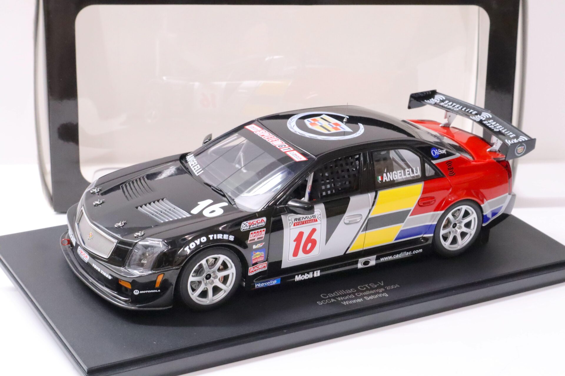 1:18 AUTOart Cadillac CTS-V SCCA World Challange 2004 Winner Sebring #16 Angelelli