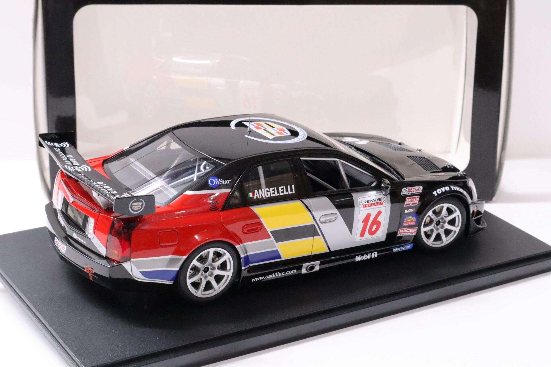 1:18 AUTOart Cadillac CTS-V SCCA World Challange 2004 Winner Sebring #16 Angelelli