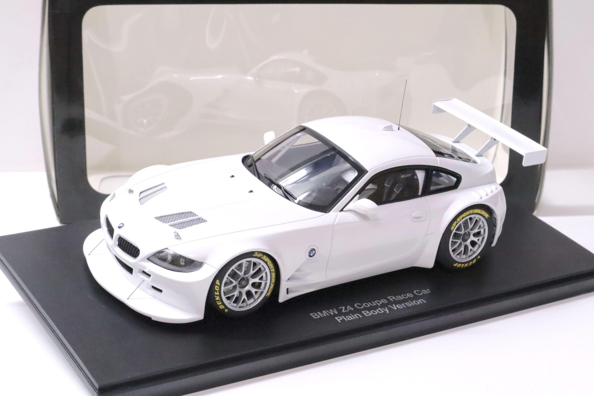 1:18 AUTOart BMW Z4 Coupe Race Car Plain Body Version white
