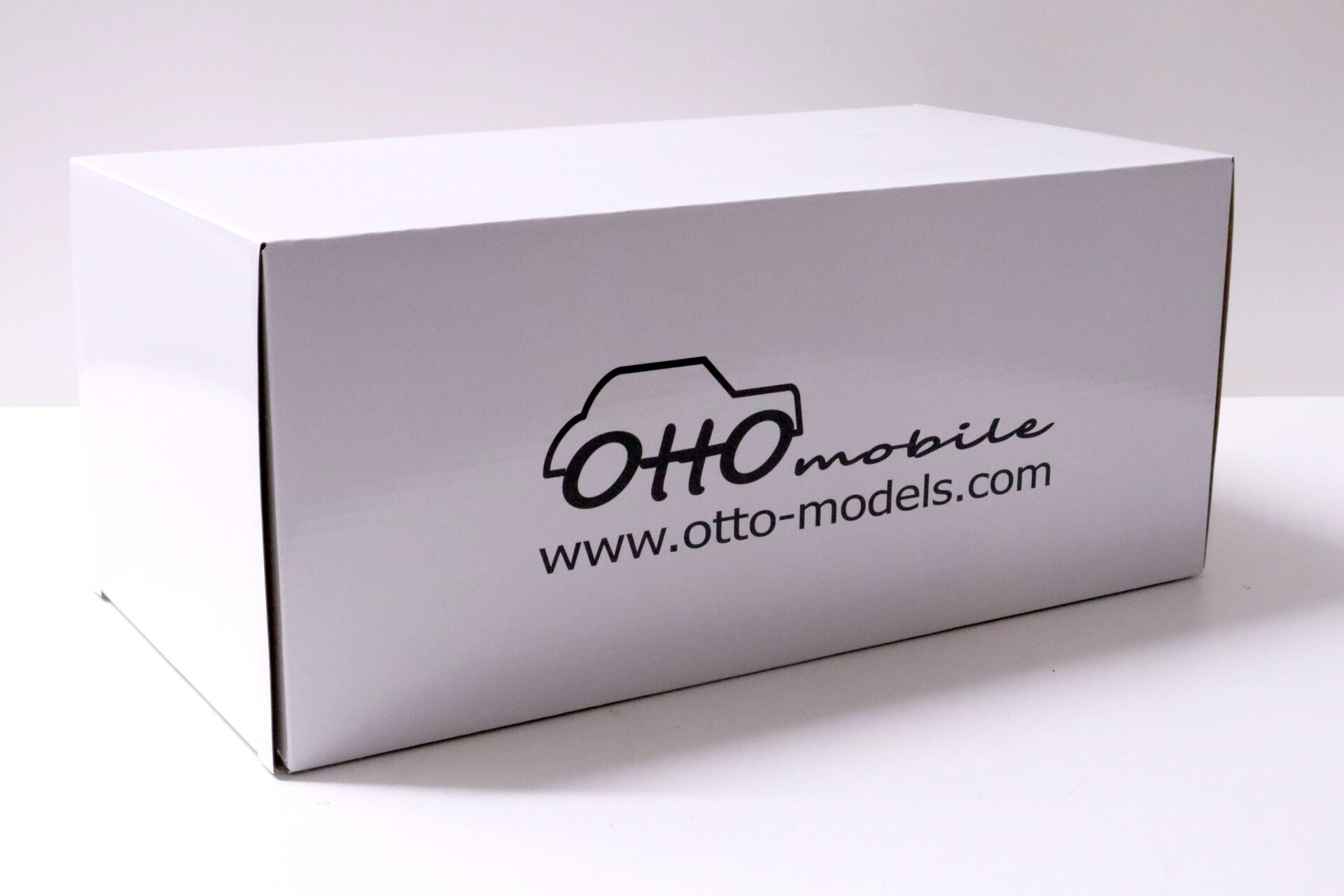 1:18 OTTO mobile OT938 VW Passat R36 Variant B6 deep black pearl 2008