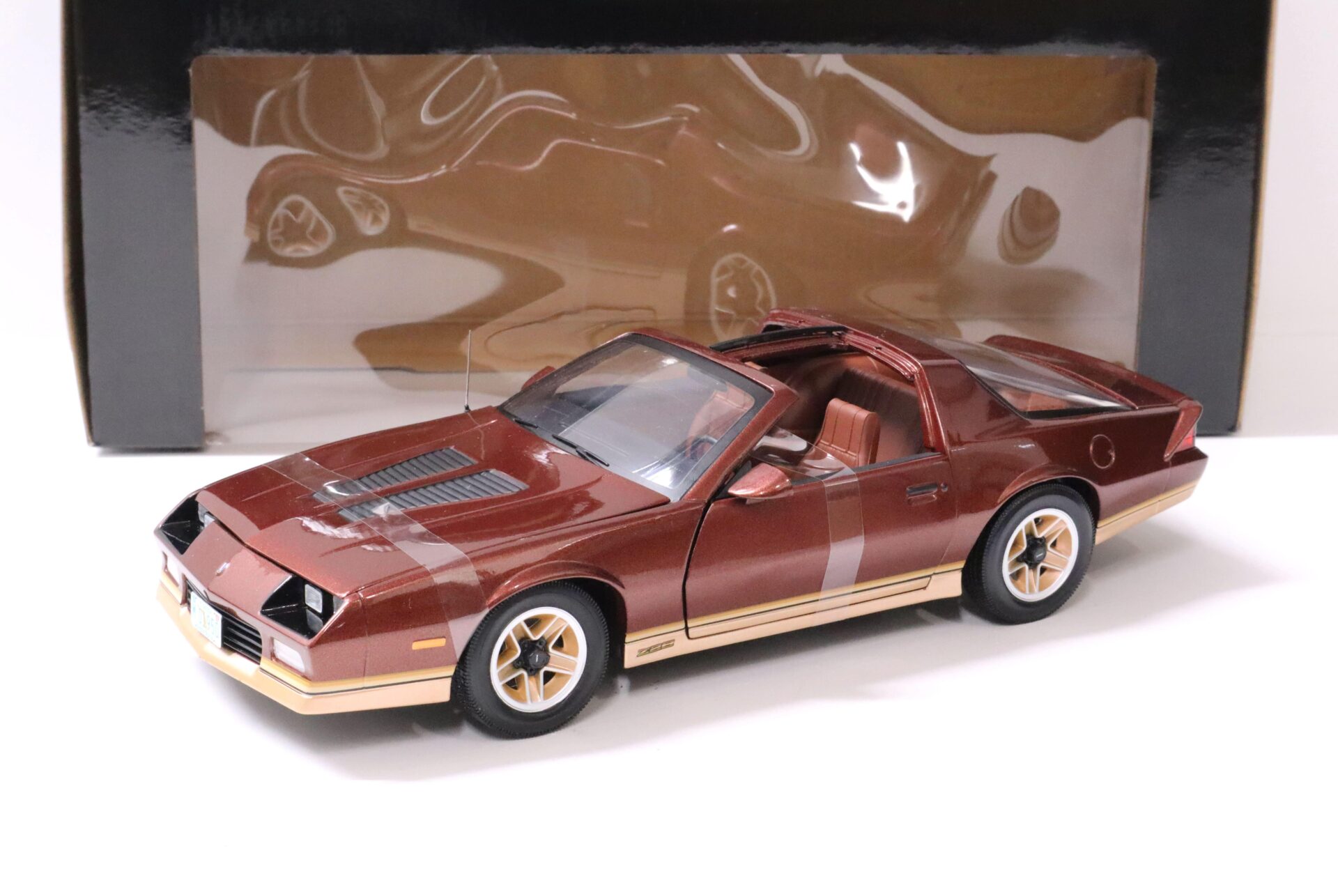 1:18 Sun Star 1985 Chevrolet Camaro Z28 copper metallic/ gold