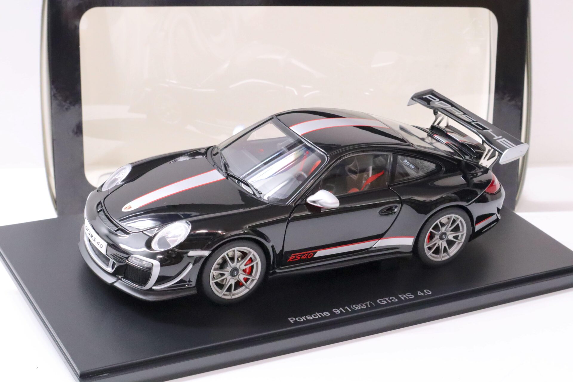 1:18 AUTOart Porsche 911 (997) GT3 RS 4.0 Gloss black/ silver stripe 78146