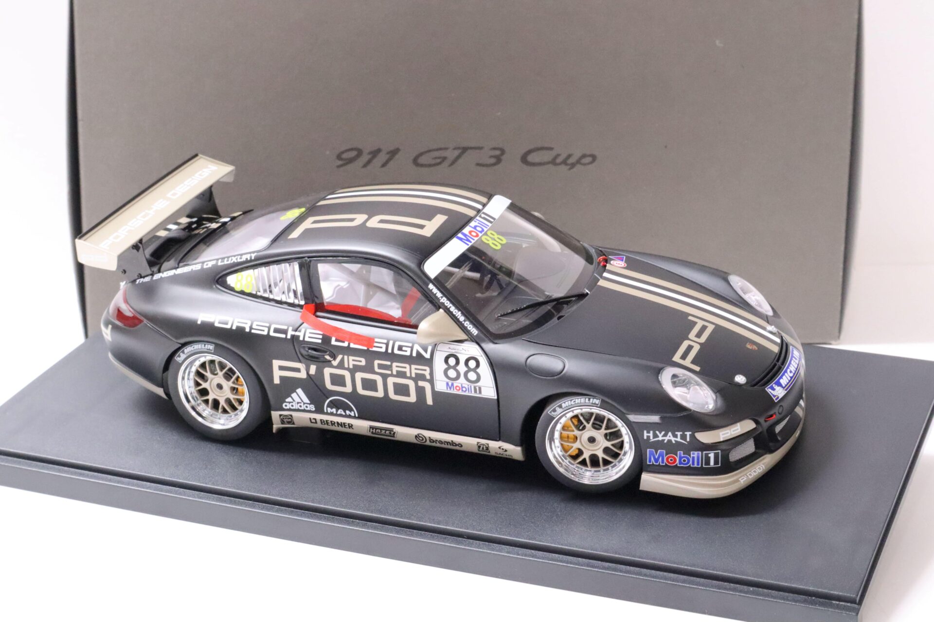 1:18 AUTOart Porsche 911 (997) GT3 CUP VIP CAR #88 black DEALER VERSION