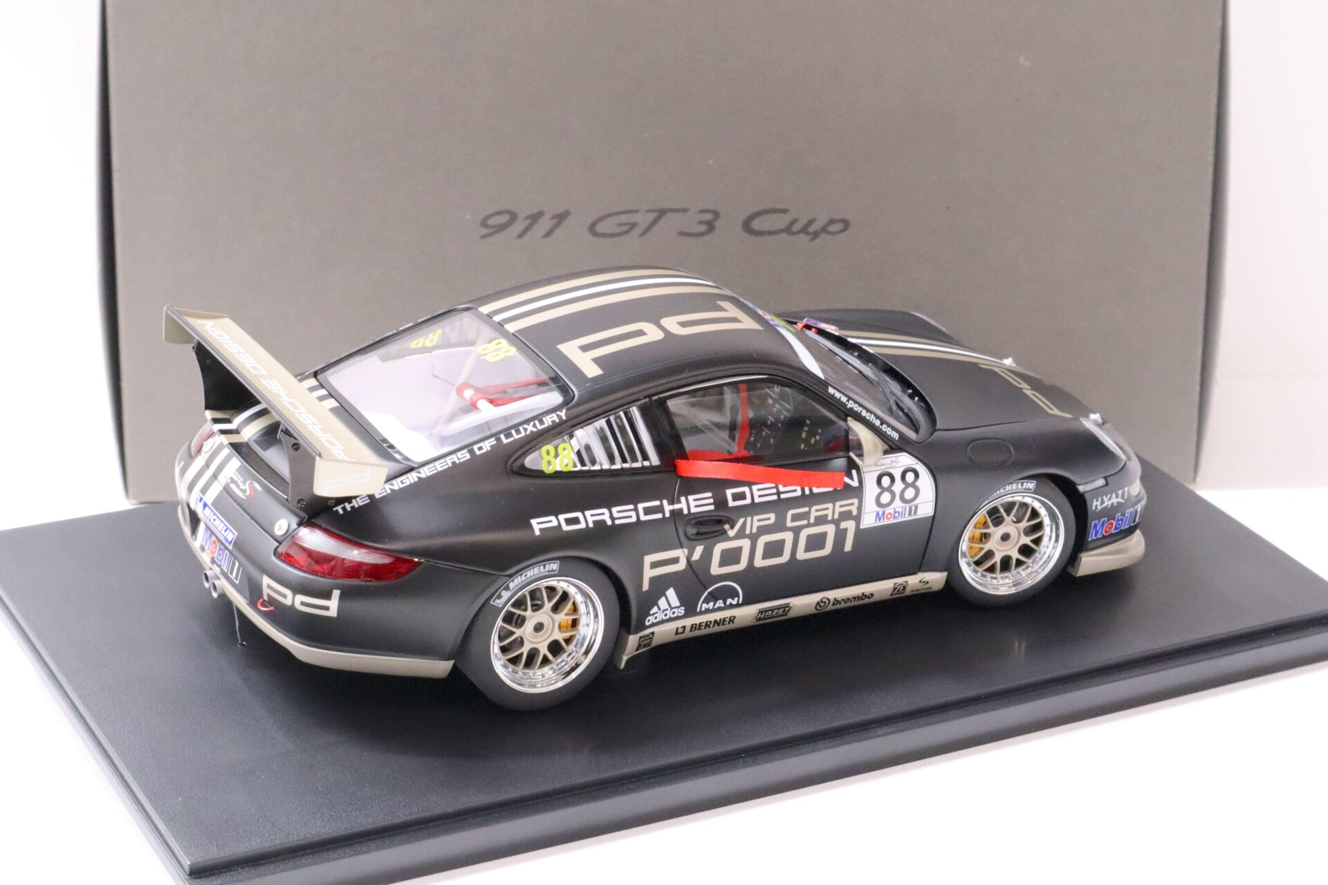 1:18 AUTOart Porsche 911 (997) GT3 CUP VIP CAR #88 black DEALER VERSION