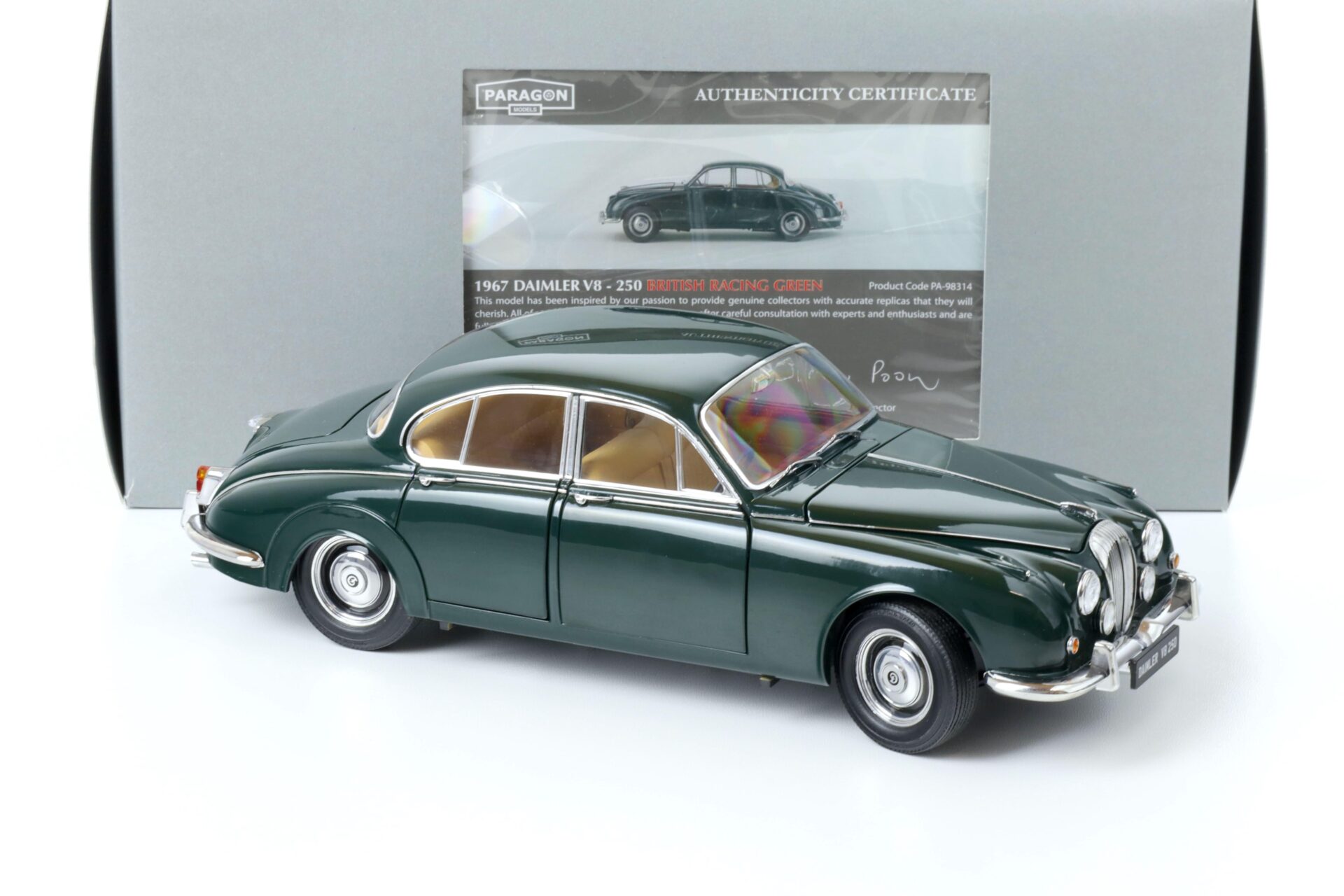 1:18 Paragon Daimler 250 V8 RHD British Racing green 1967