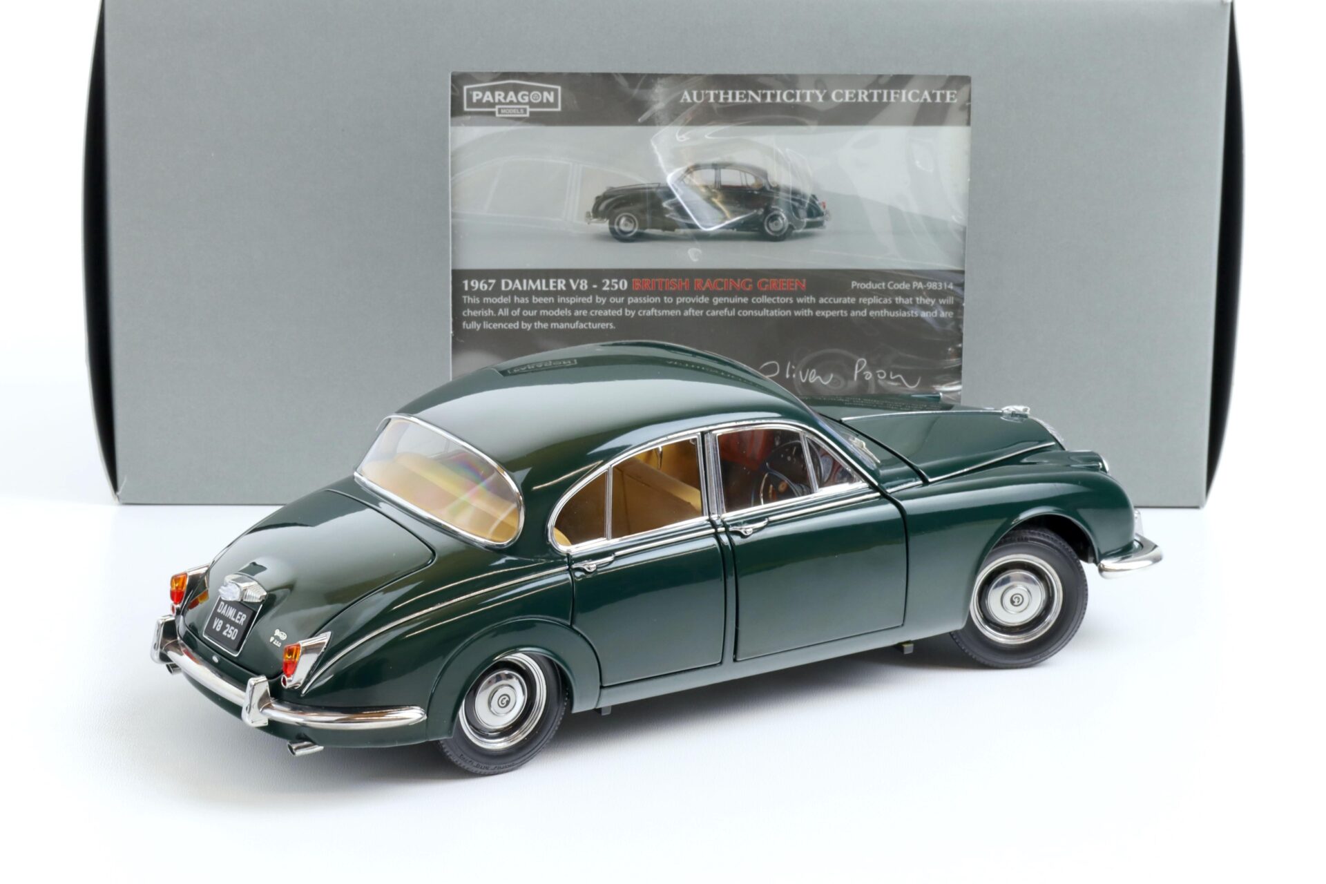 1:18 Paragon Daimler 250 V8 RHD British Racing green 1967