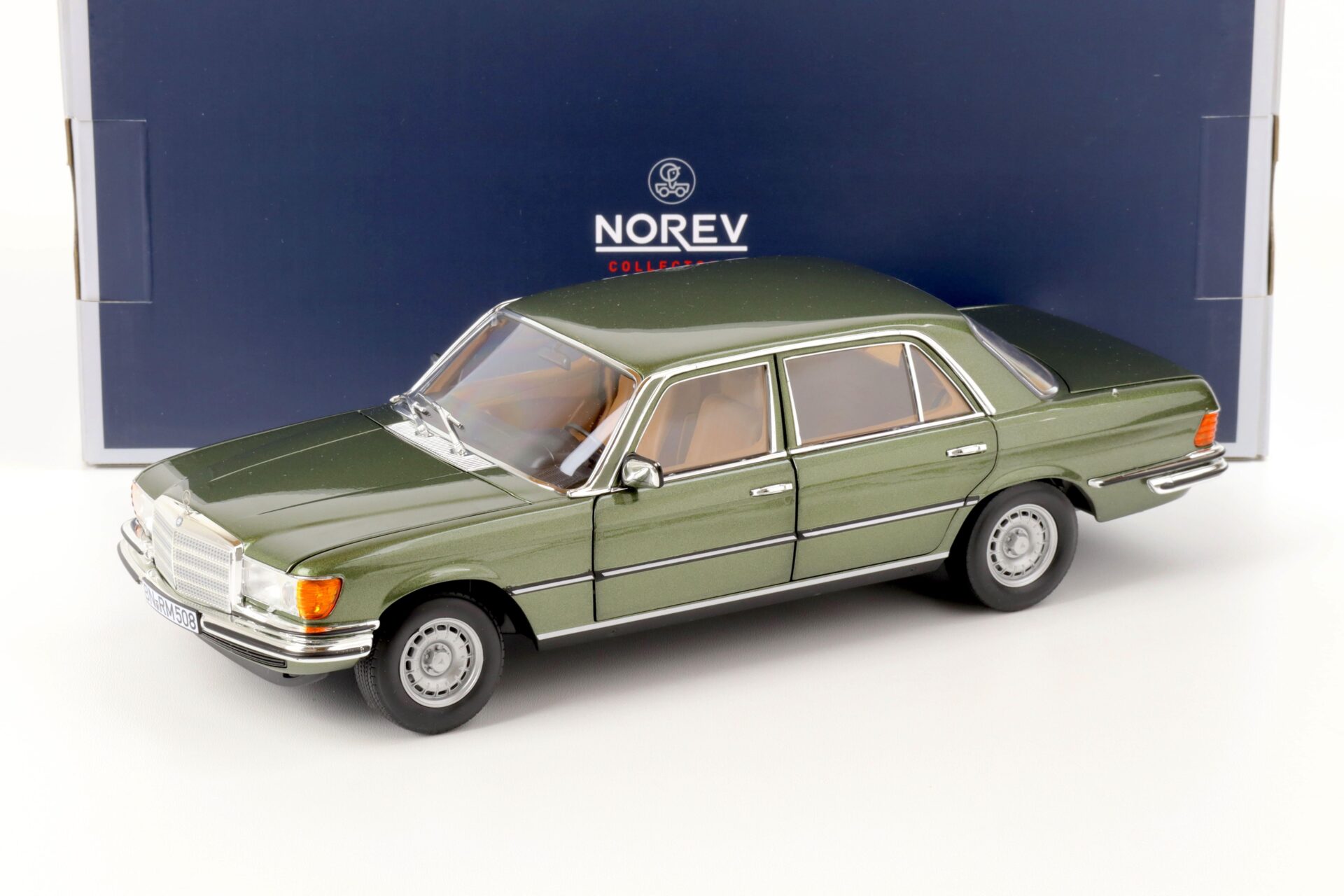 ID 63916 orig 1.jpg 1:18 Norev Mercedes 450 SEL 6.9 1976 green metallic