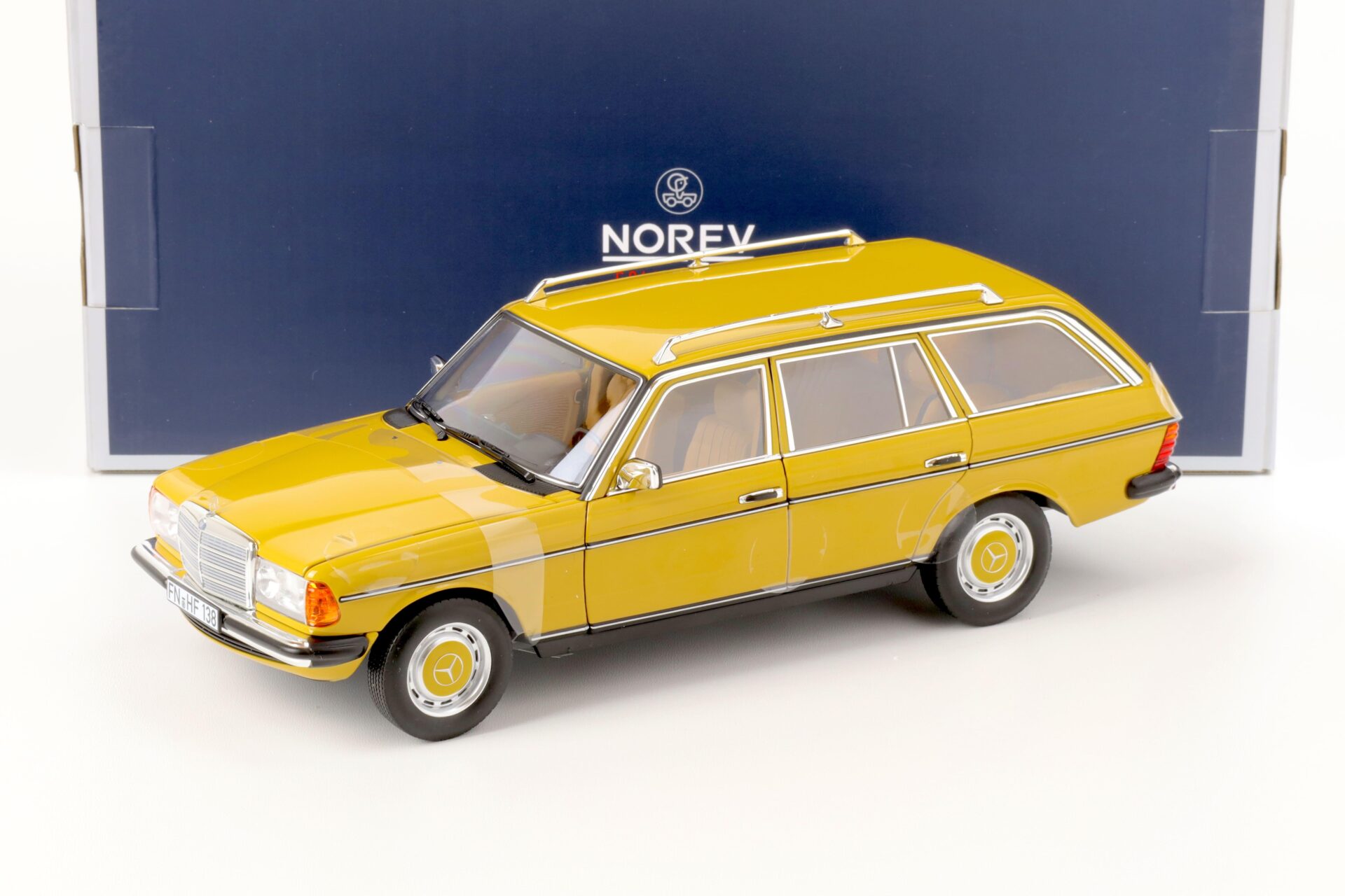 1:18 Norev Mercedes 200T W123 T-Modell Kombi yellow 1982