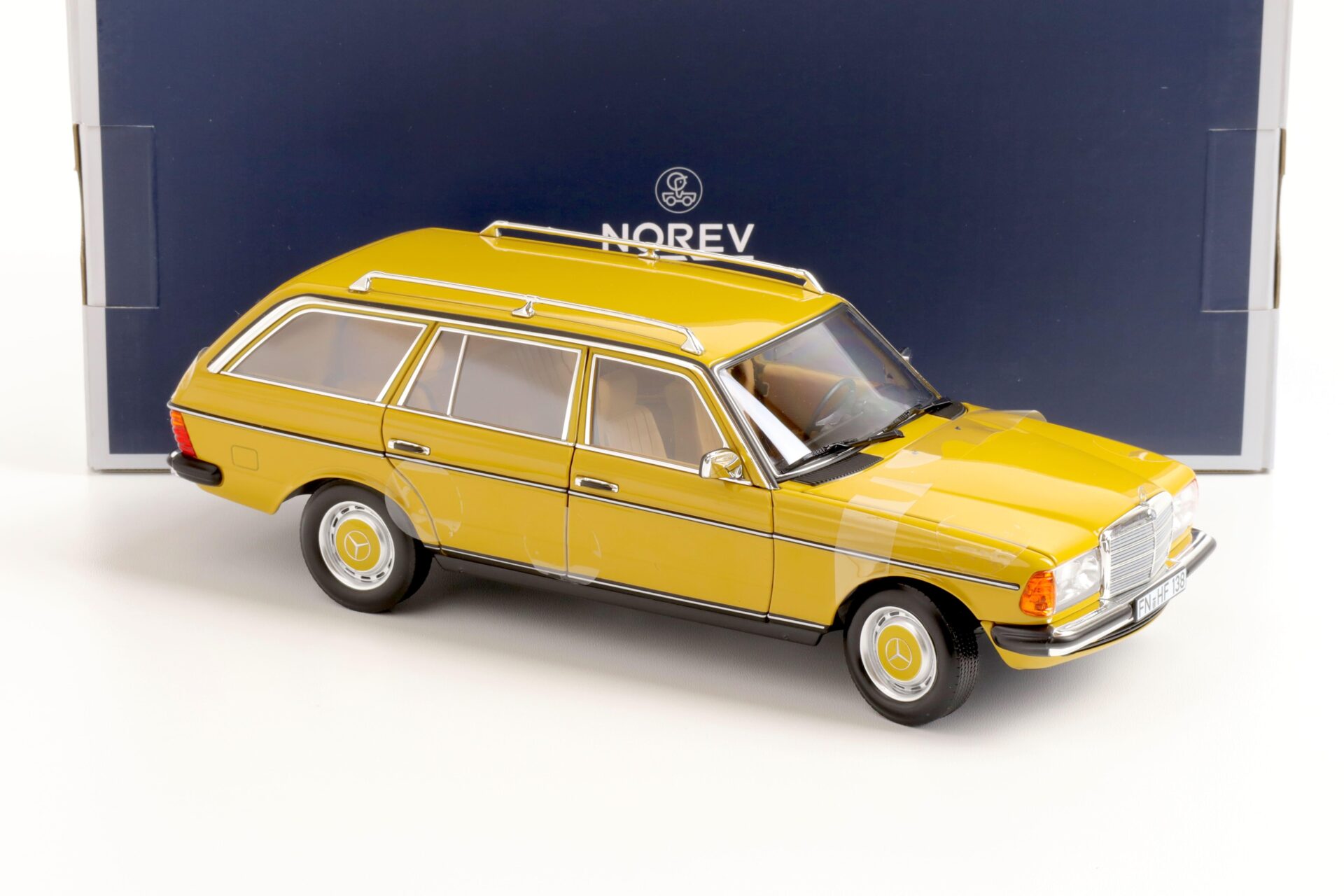 1:18 Norev Mercedes 200T W123 T-Modell Kombi yellow 1982