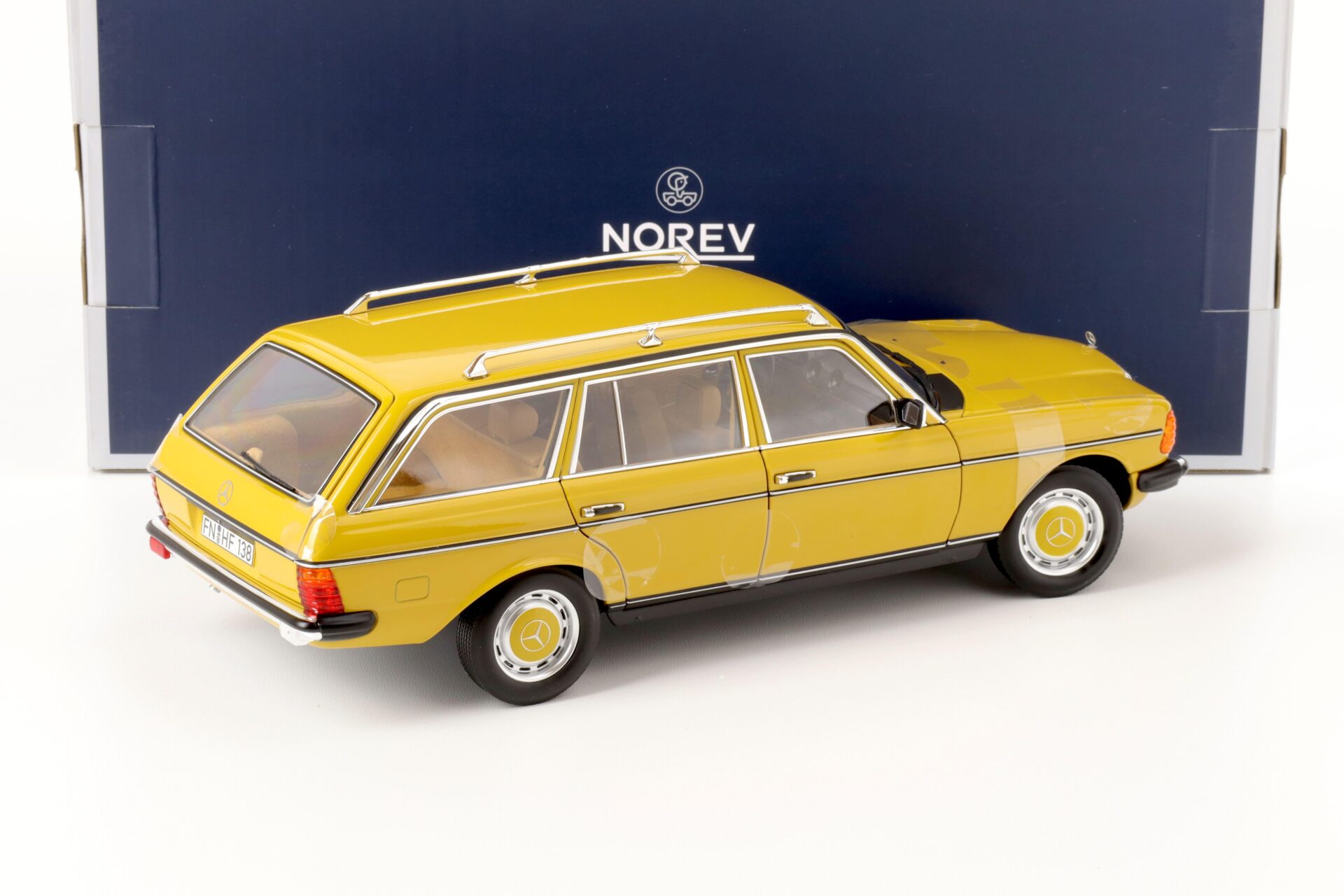 1:18 Norev Mercedes 200T W123 T-Modell Kombi yellow 1982