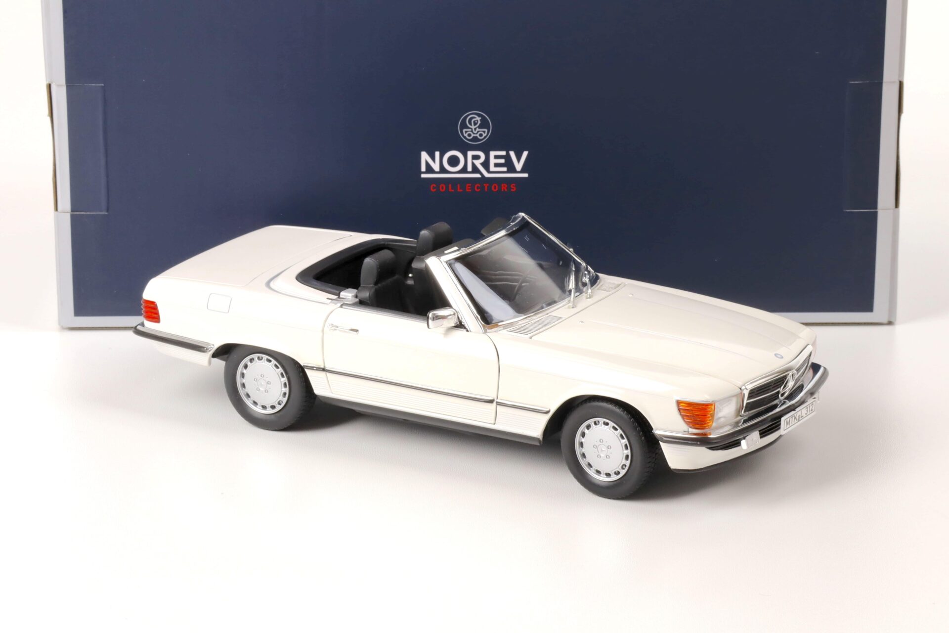 1:18 Norev Mercedes 300 SL Cabriolet R107 white 1986