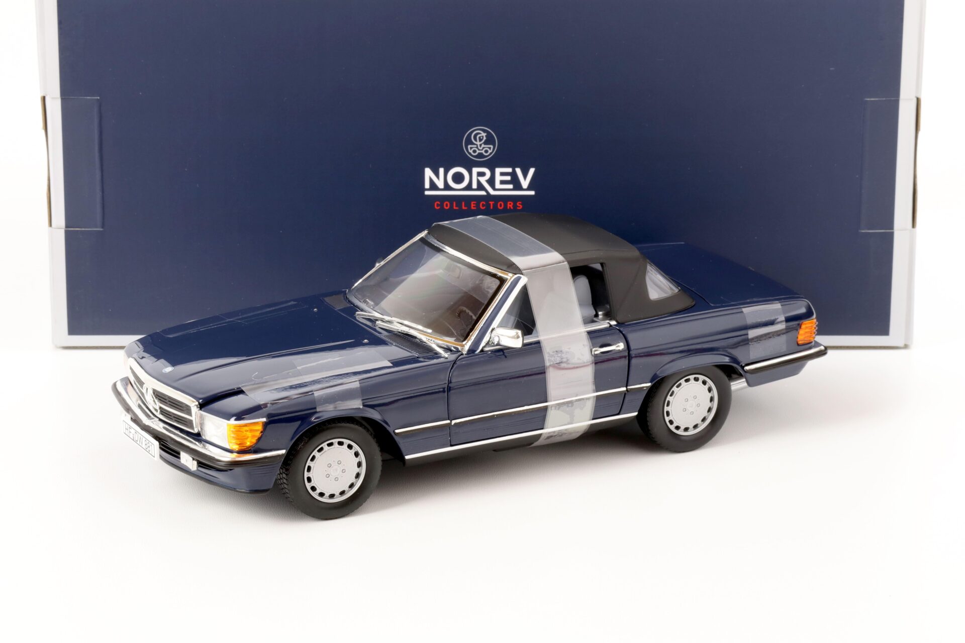1:18 Norev Mercedes 300 SL Cabriolet R107 dark blue 1986