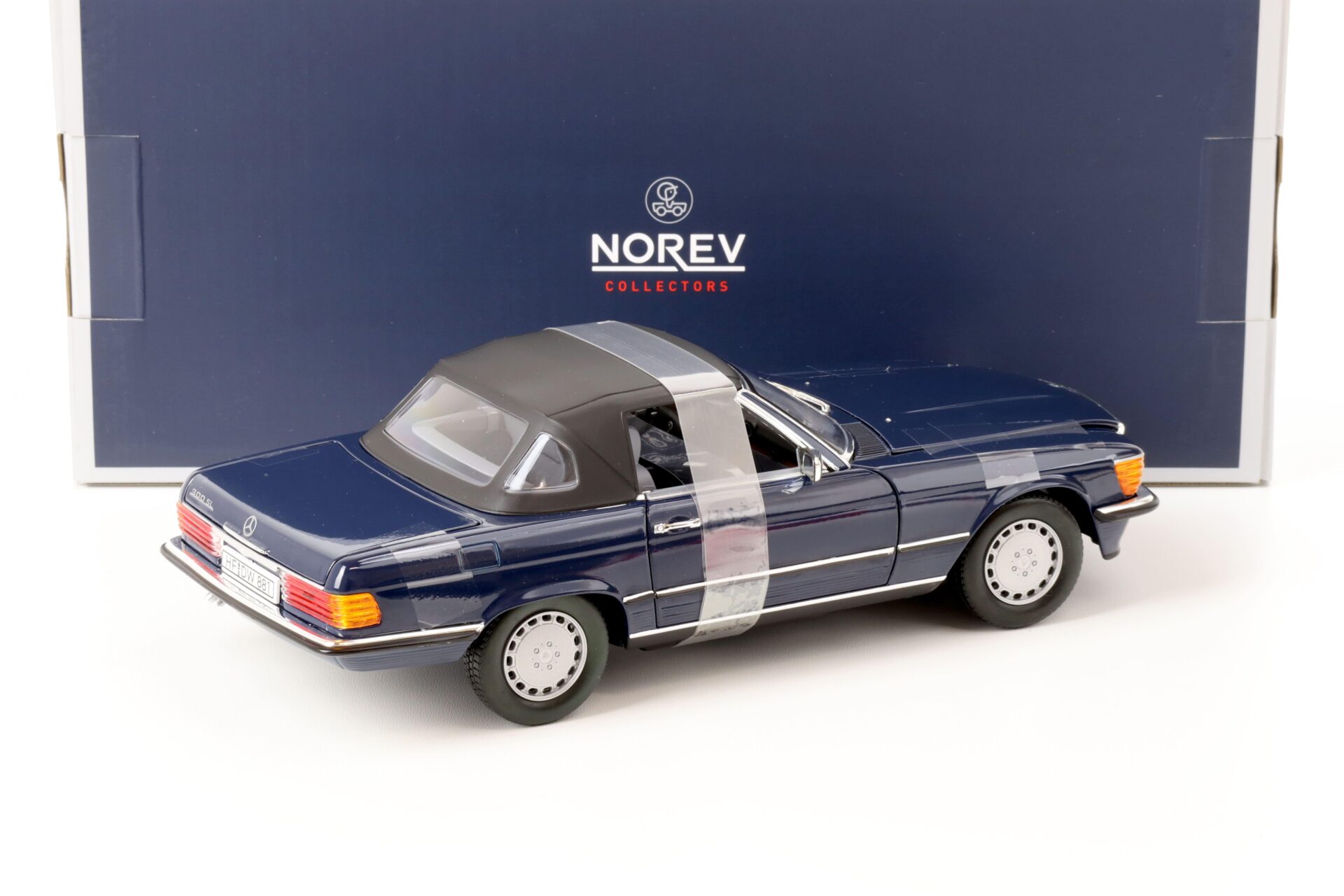1:18 Norev Mercedes 300 SL Cabriolet R107 dark blue 1986
