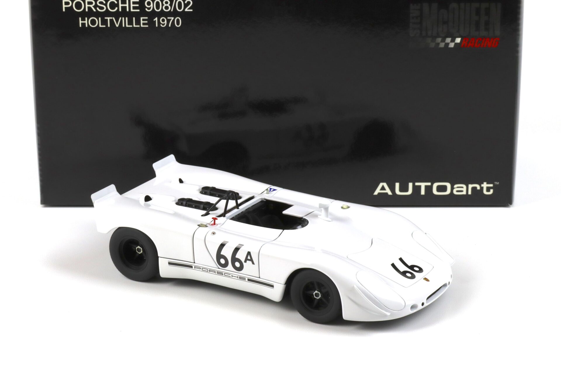 1:18 AUTOart Porsche 908/2 Holtville 1970 Steve McQueen white 87073
