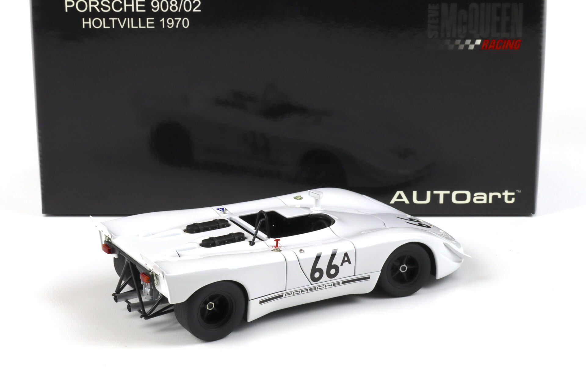 1:18 AUTOart Porsche 908/2 Holtville 1970 Steve McQueen white 87073