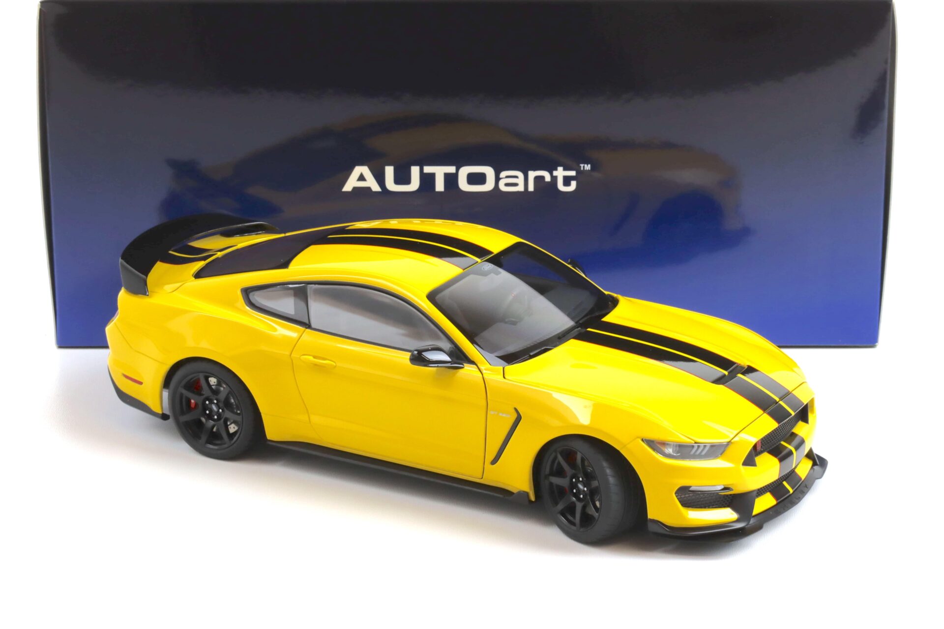 1:18 AUTOart Ford Shelby GT-350R Coupe Triple yellow/ black stripes 72932