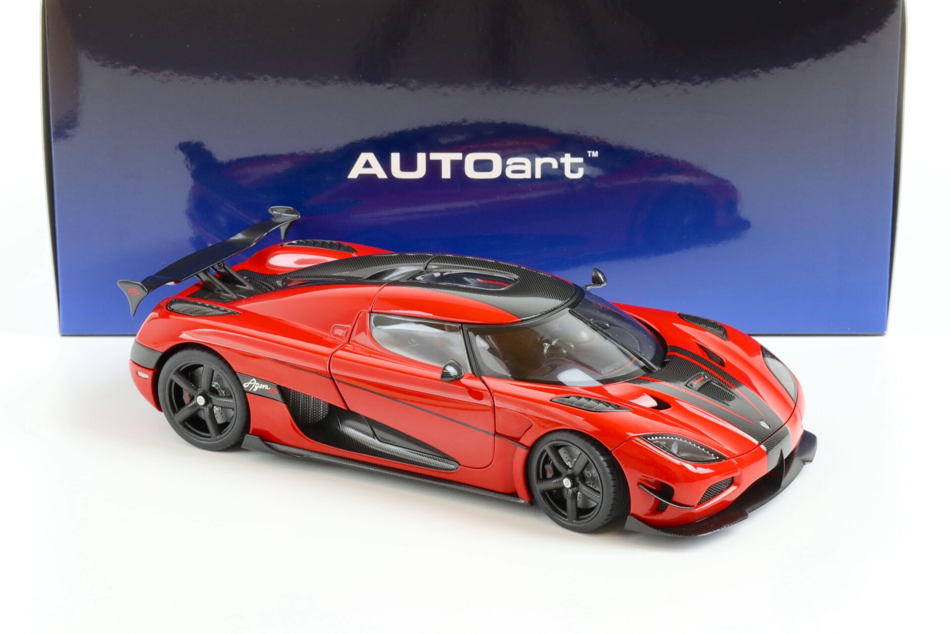1:18 AUTOart Koenigsegg Agera RS chilli red/ black accents 79022