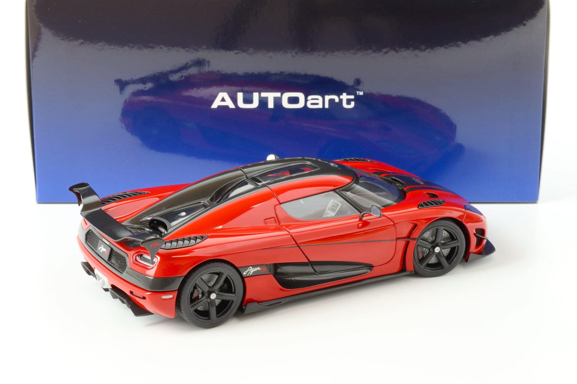 1:18 AUTOart Koenigsegg Agera RS chilli red/ black accents 79022