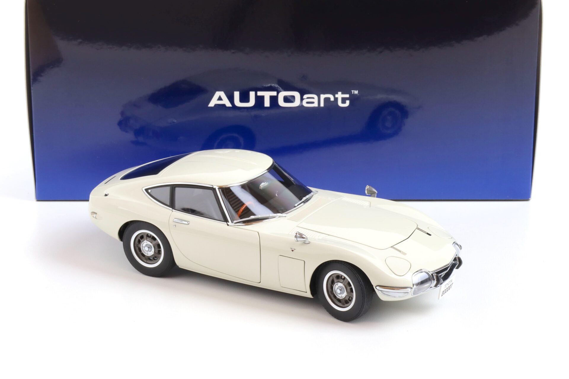 1:18 AUTOart 1965 Toyota 2000GT Coupe white 78753