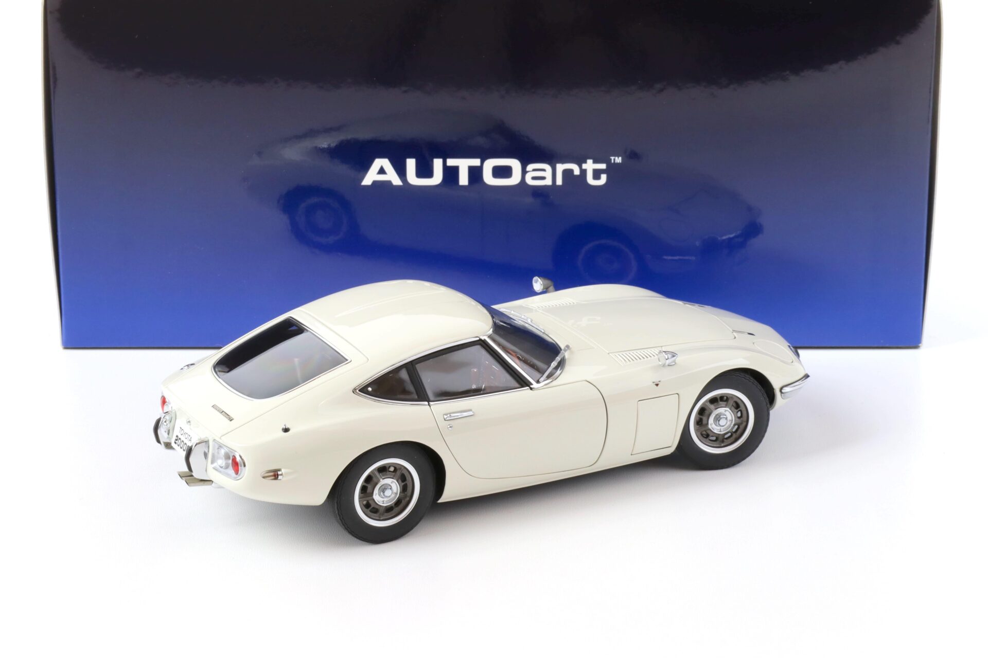 1:18 AUTOart 1965 Toyota 2000GT Coupe white 78753