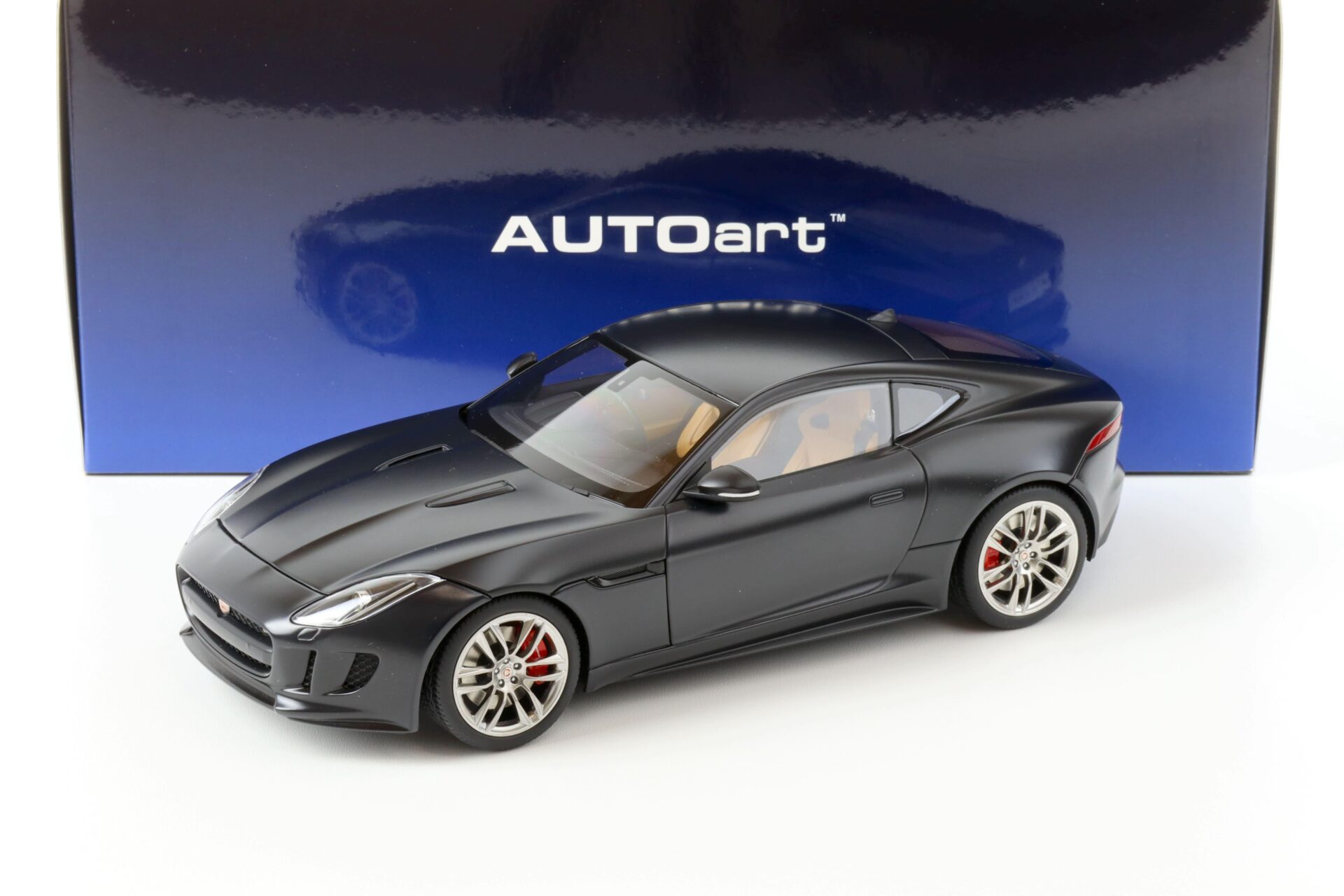 ID 64250 orig.jpg 1:18 AUTOart Jaguar F-Type R Coupe matt black