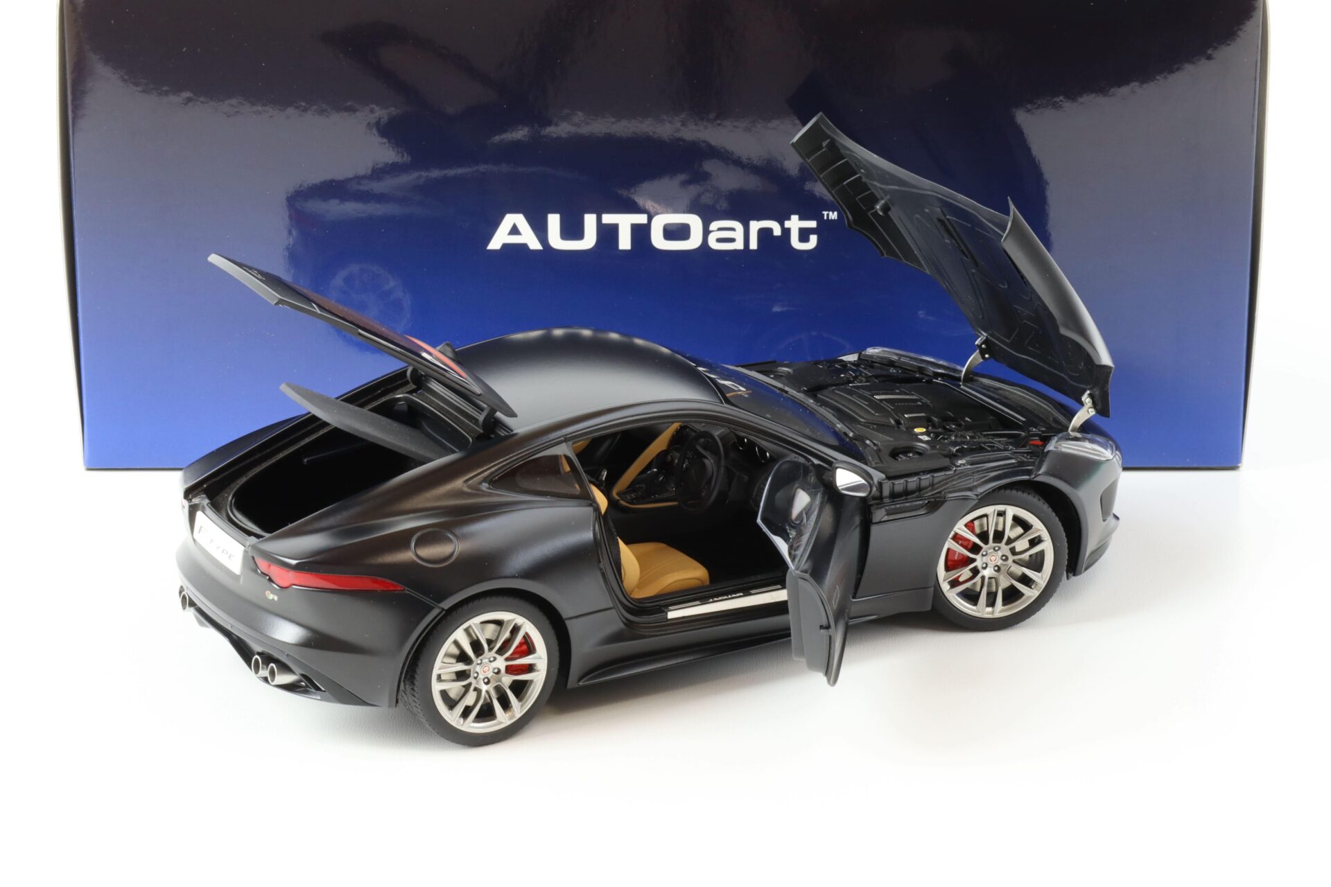 1:18 AUTOart Jaguar F-Type R Coupe matt black