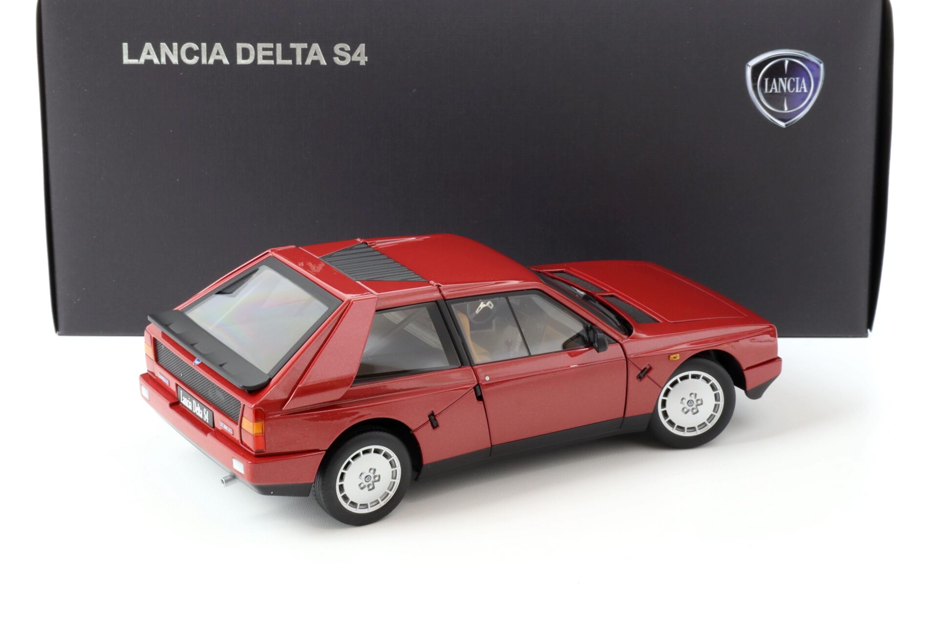 1:18 AUTOart Lancia Delta S4 red 1985
