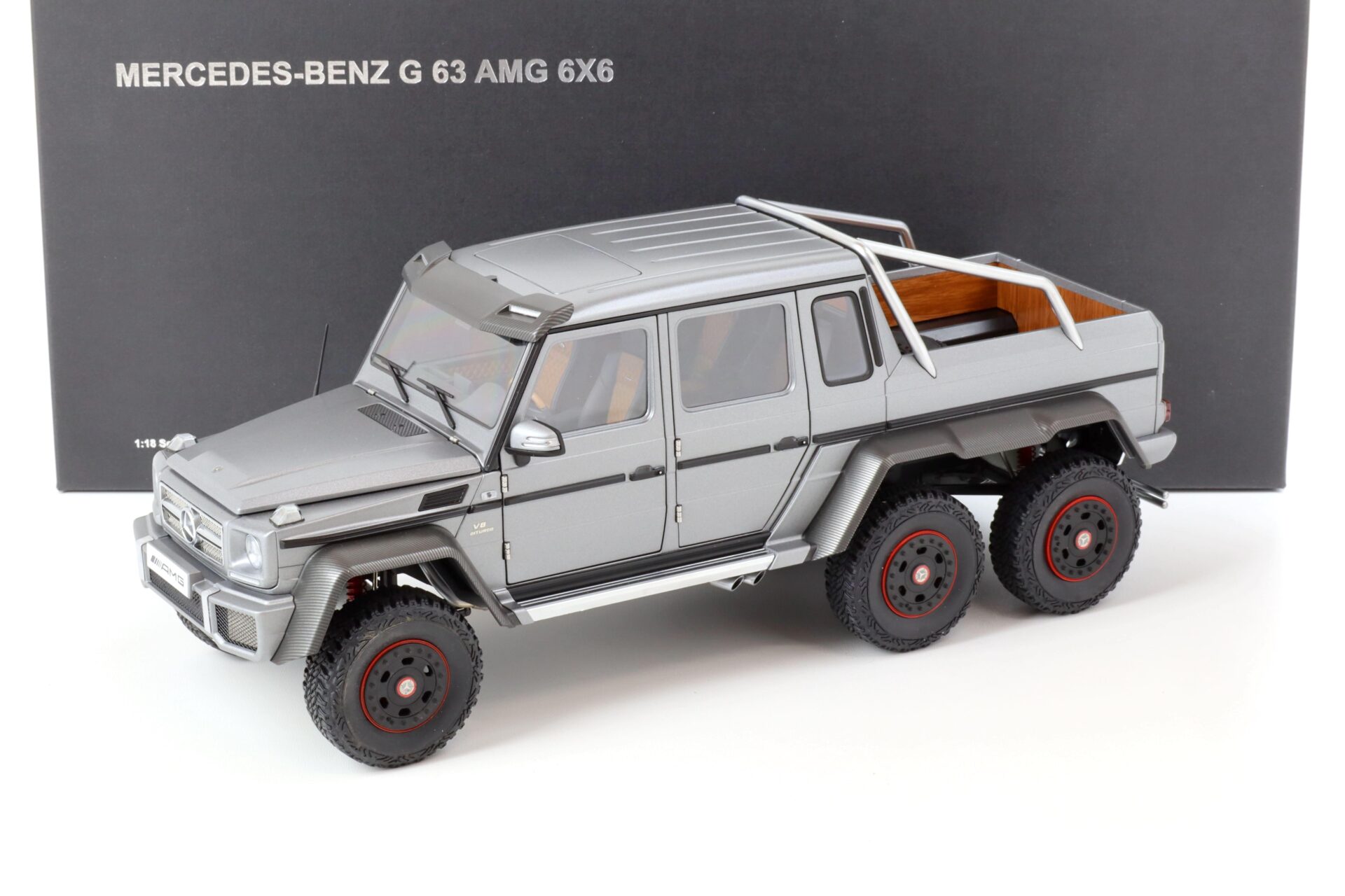 1:18 AUTOart Mercedes G63 AMG 6x6 Designo Platinum Magno 76308