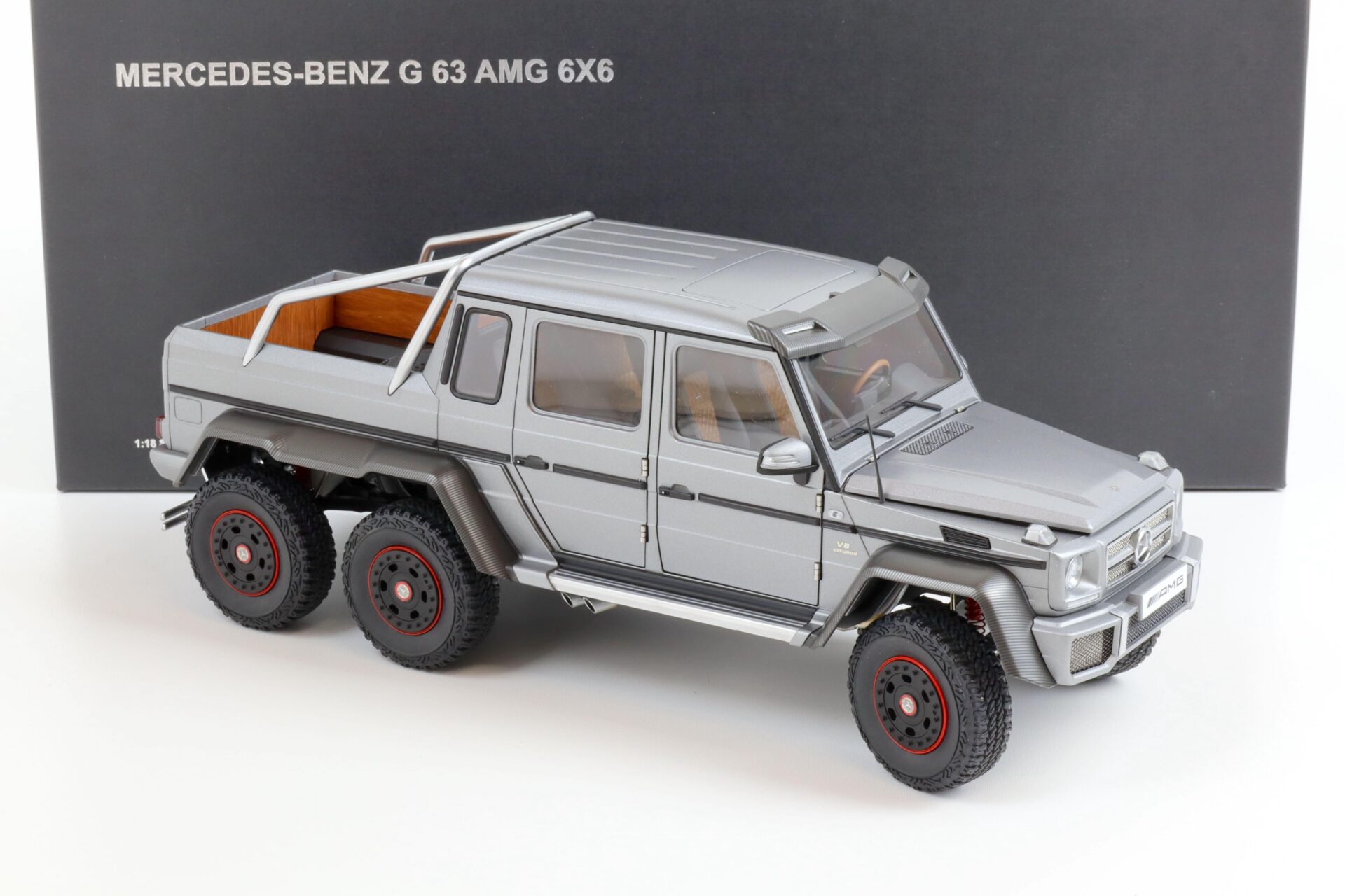 1:18 AUTOart Mercedes G63 AMG 6x6 Designo Platinum Magno 76308