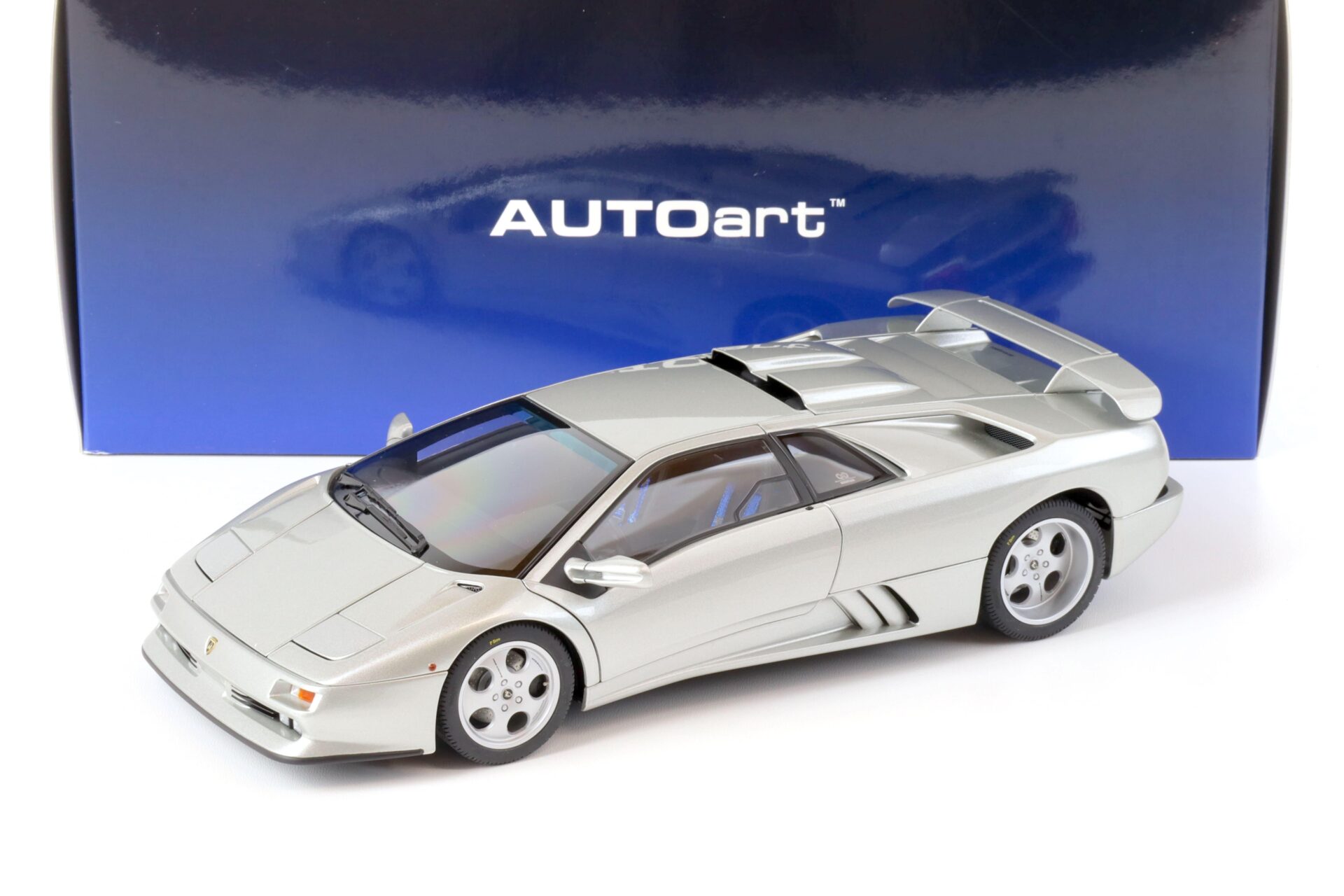 1:18 AUTOart Lamborghini Diablo SE30 JOTA 1995 titanio/ silver metallic