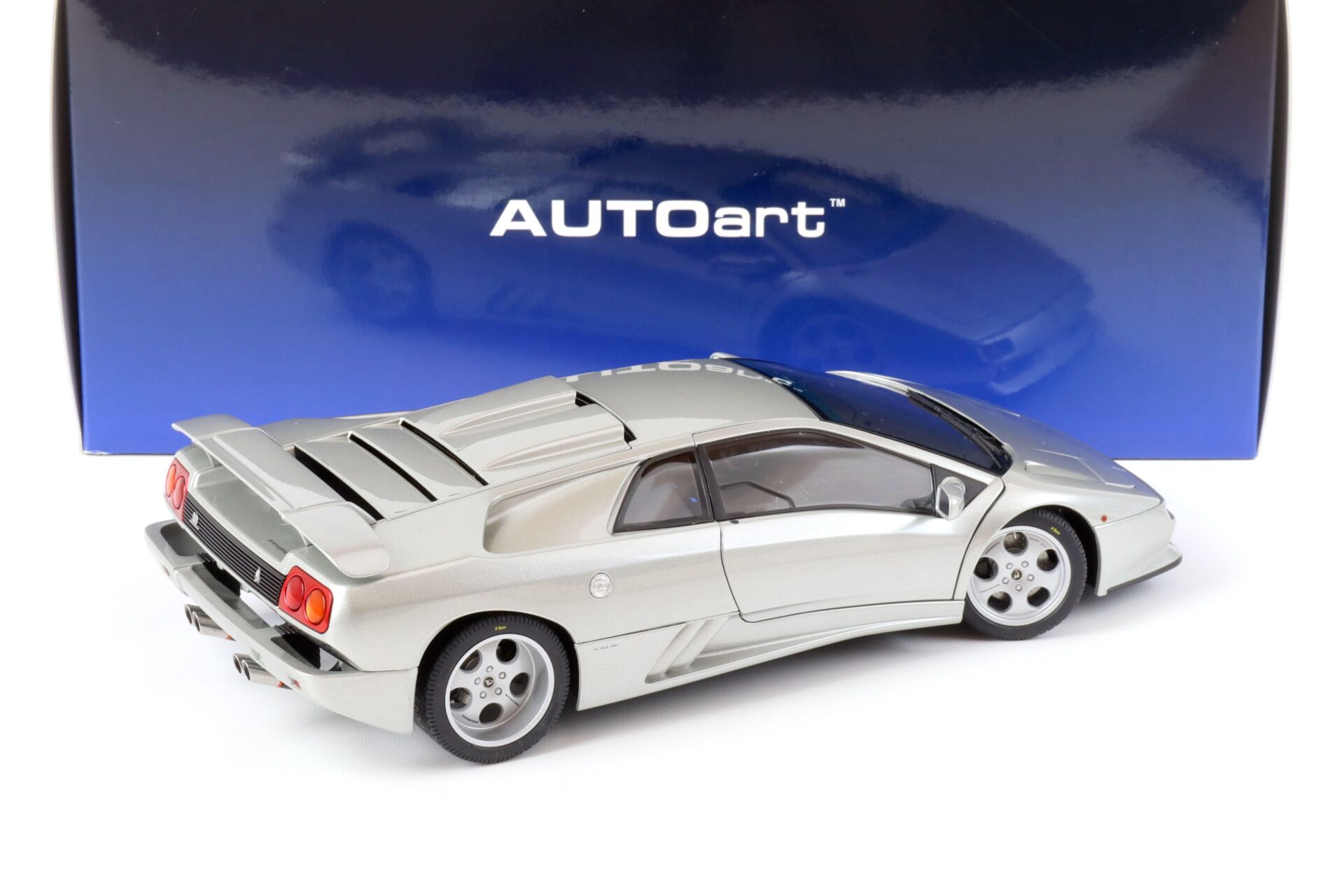 1:18 AUTOart Lamborghini Diablo SE30 JOTA 1995 titanio/ silver metallic
