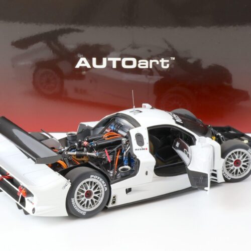 1:18 AUTOart Nissan R390 GT1 Test Car Le Mans 1998 gloss white