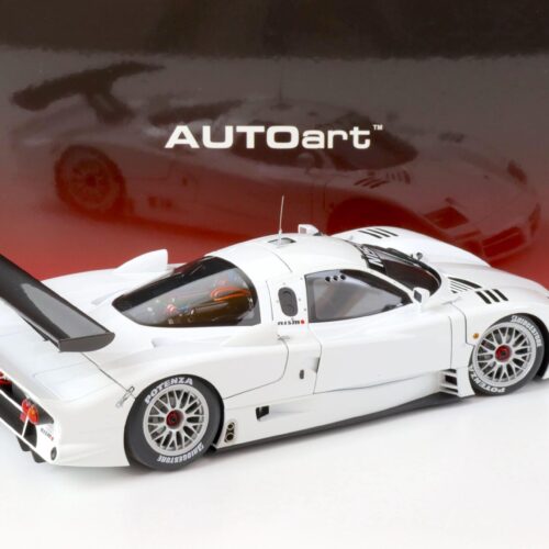 1:18 AUTOart Nissan R390 GT1 Test Car Le Mans 1998 gloss white