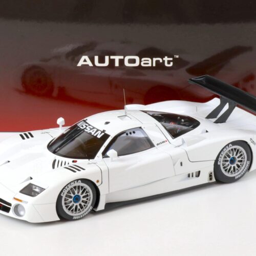 1:18 AUTOart Nissan R390 GT1 Test Car Le Mans 1998 gloss white