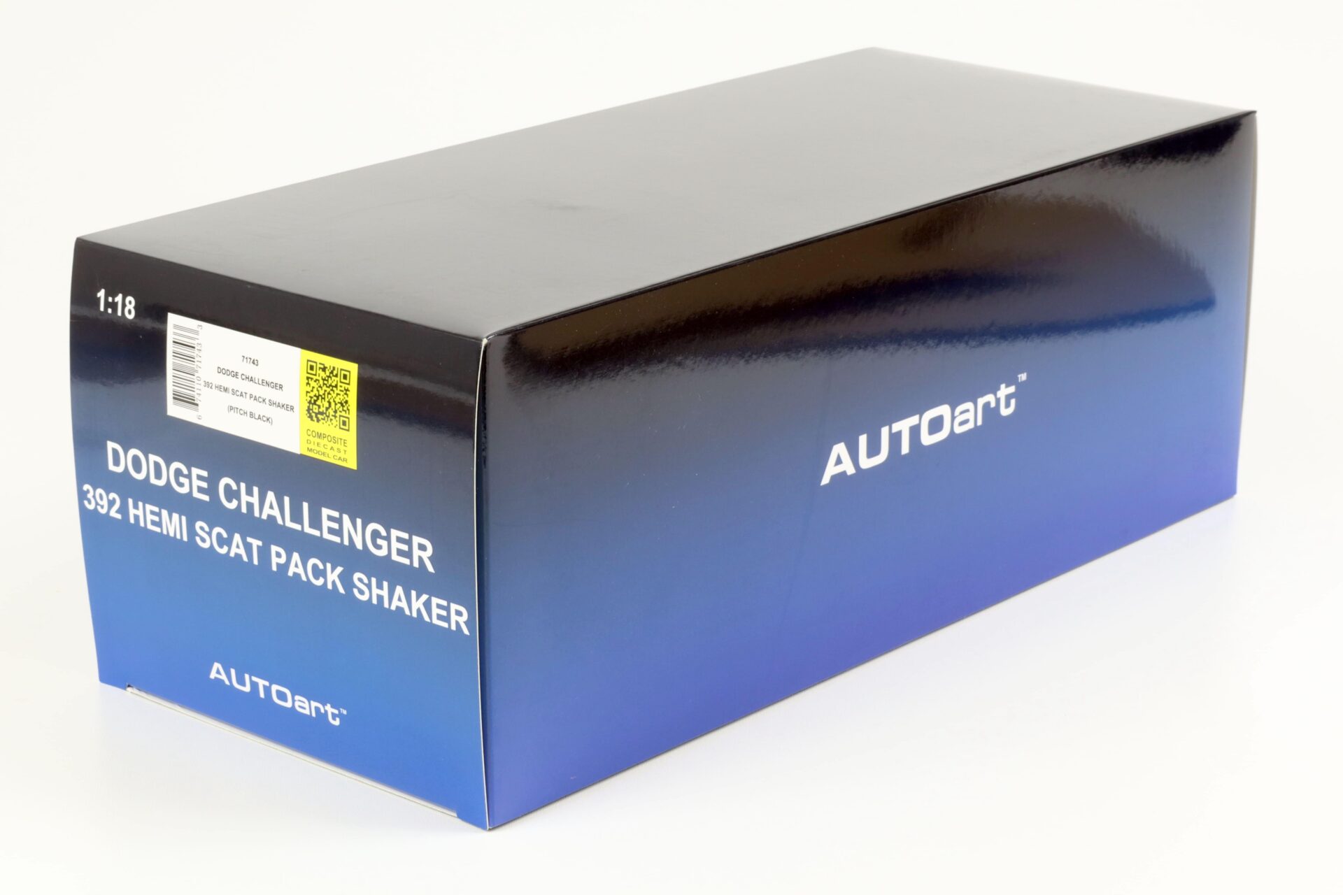 1:18 AUTOart Dodge Challenger 392 Hemi Scat Pack Shaker Pitch black